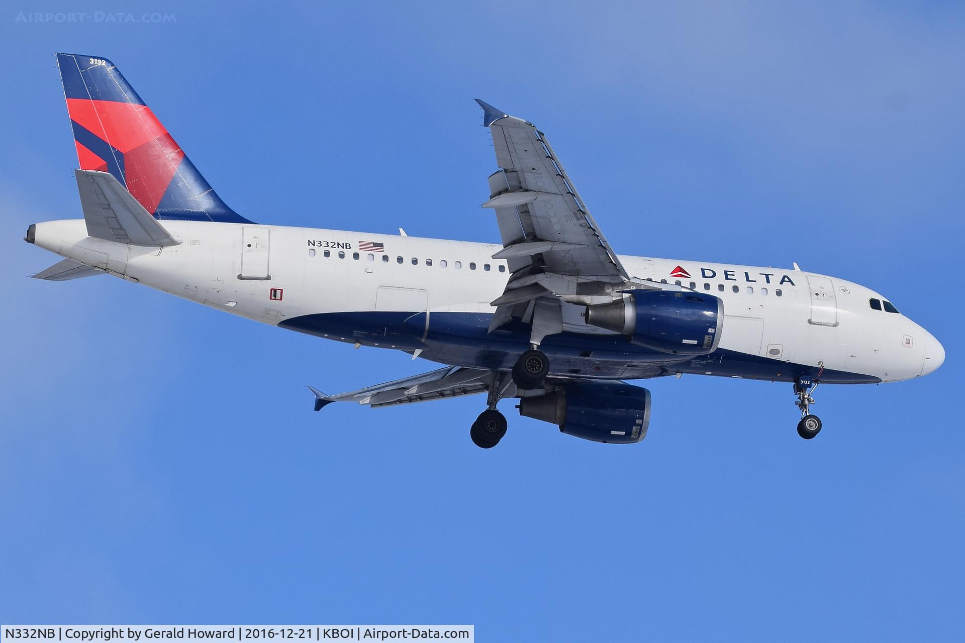 N332NB, 2001 Airbus A319-114 C/N 1570, Landing RWY 10L.