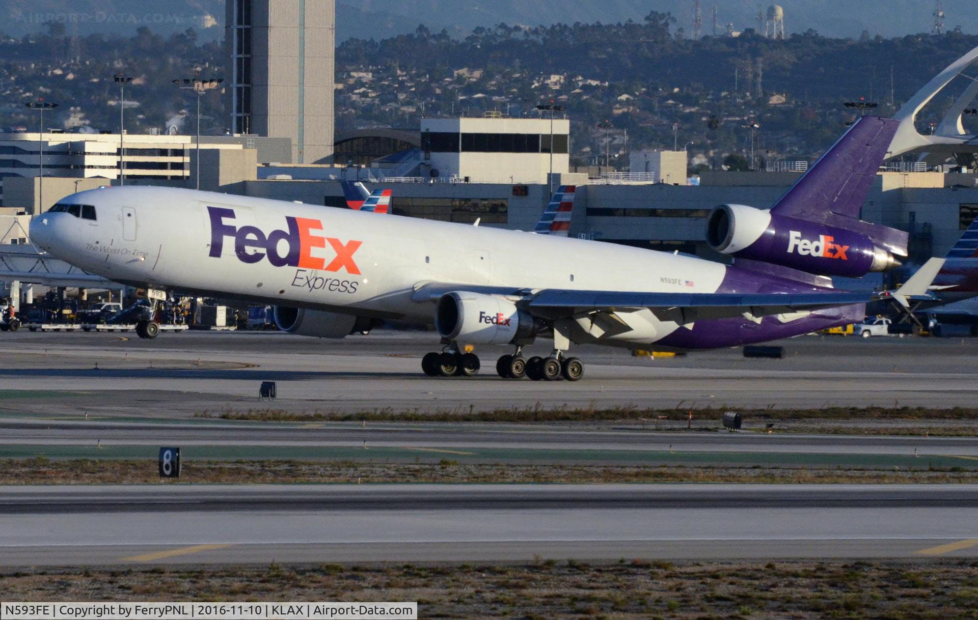 N593FE, 1992 McDonnell Douglas MD-11F C/N 48551, Fedex MD11F lifting-off.