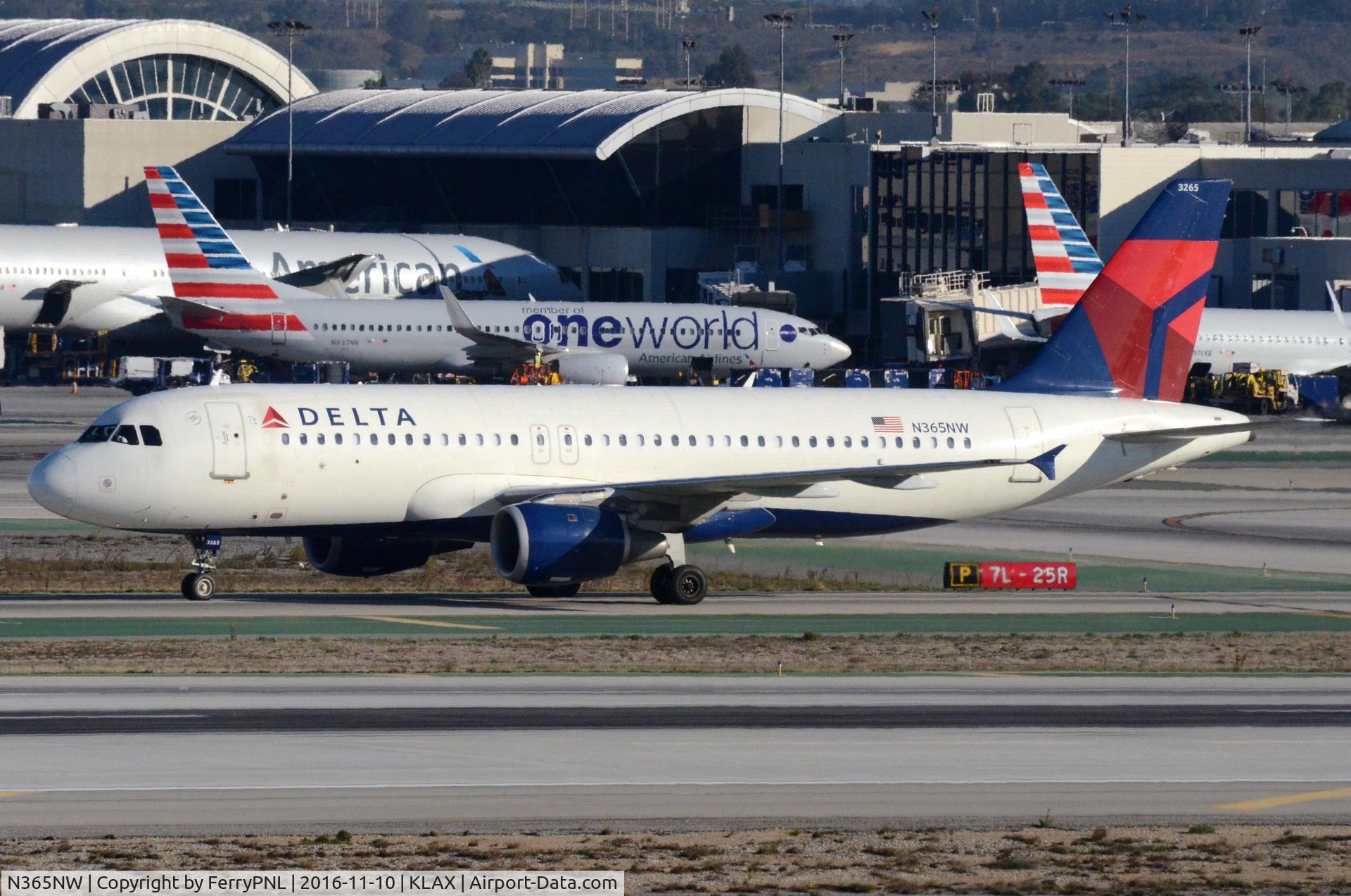N365NW, 1999 Airbus A320-212 C/N 0964, Delta A320 arrived.