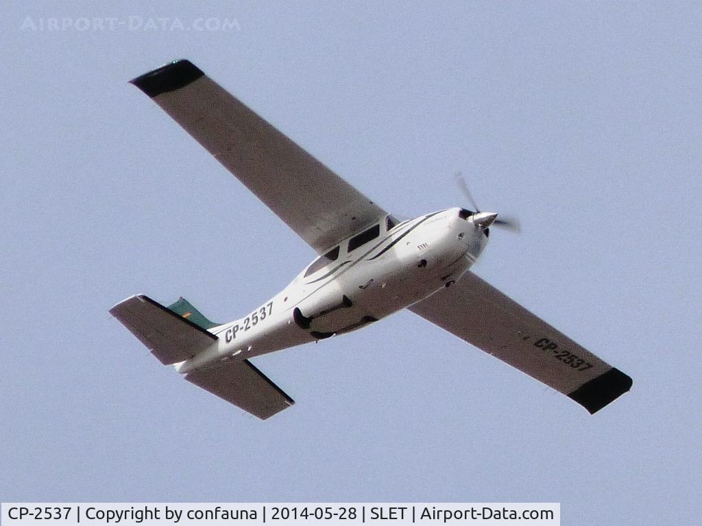 CP-2537, 1977 Cessna 210M Centurion C/N 21062112, leaving to El Trompillo