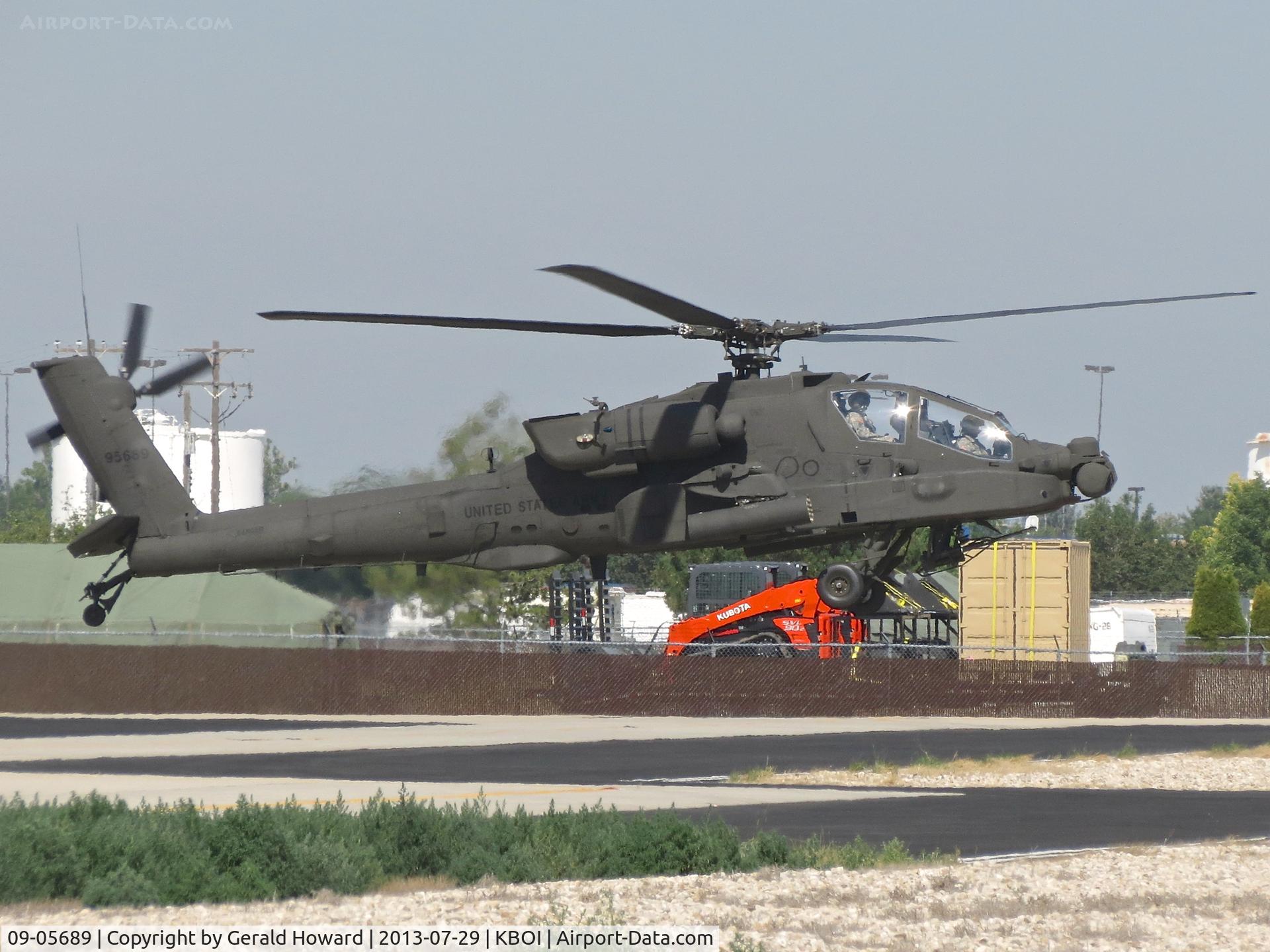 09-05689, 2009 Boeing AH-64D Longbow Apache C/N PVD689, Awaiting departure clearance.