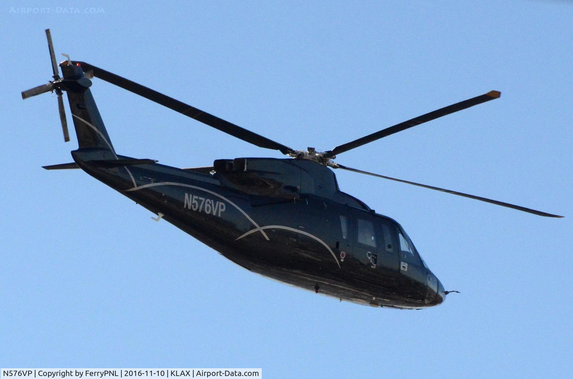 N576VP, 1980 Sikorsky S-76A C/N 760040, S76 departing LAX VIP area.