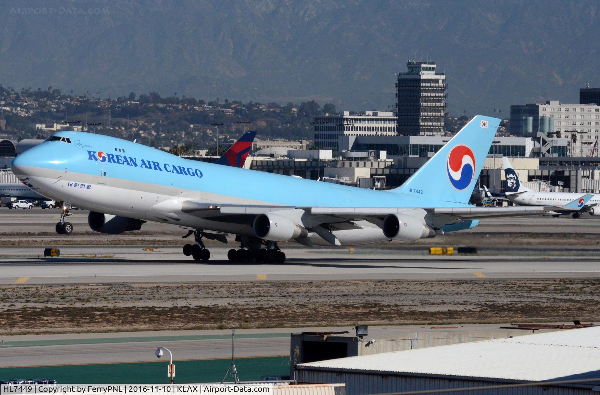 HL7449, 2000 Boeing 747-4B5F/SCD C/N 26411, Korean B744F lifting-off.