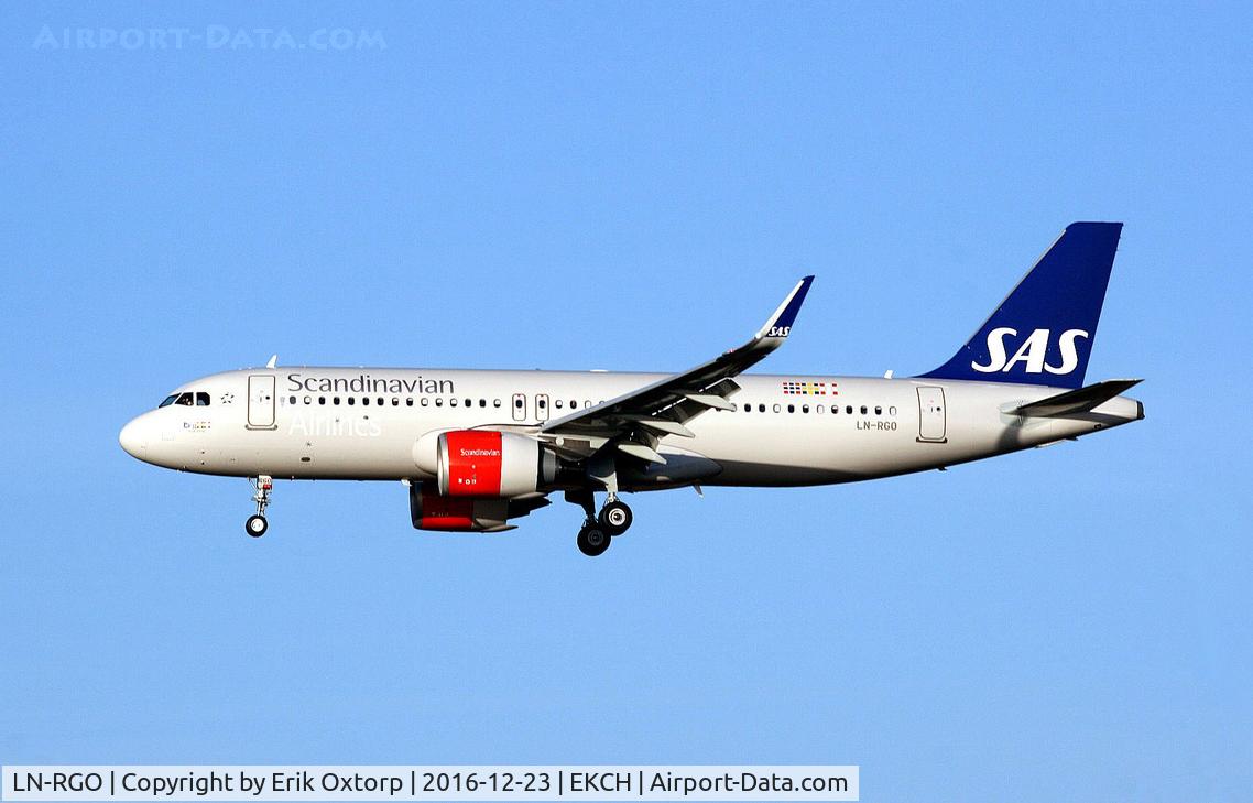 LN-RGO, 2016 Airbus A320-251N C/N 7352, LN-RGO landing rw 22L