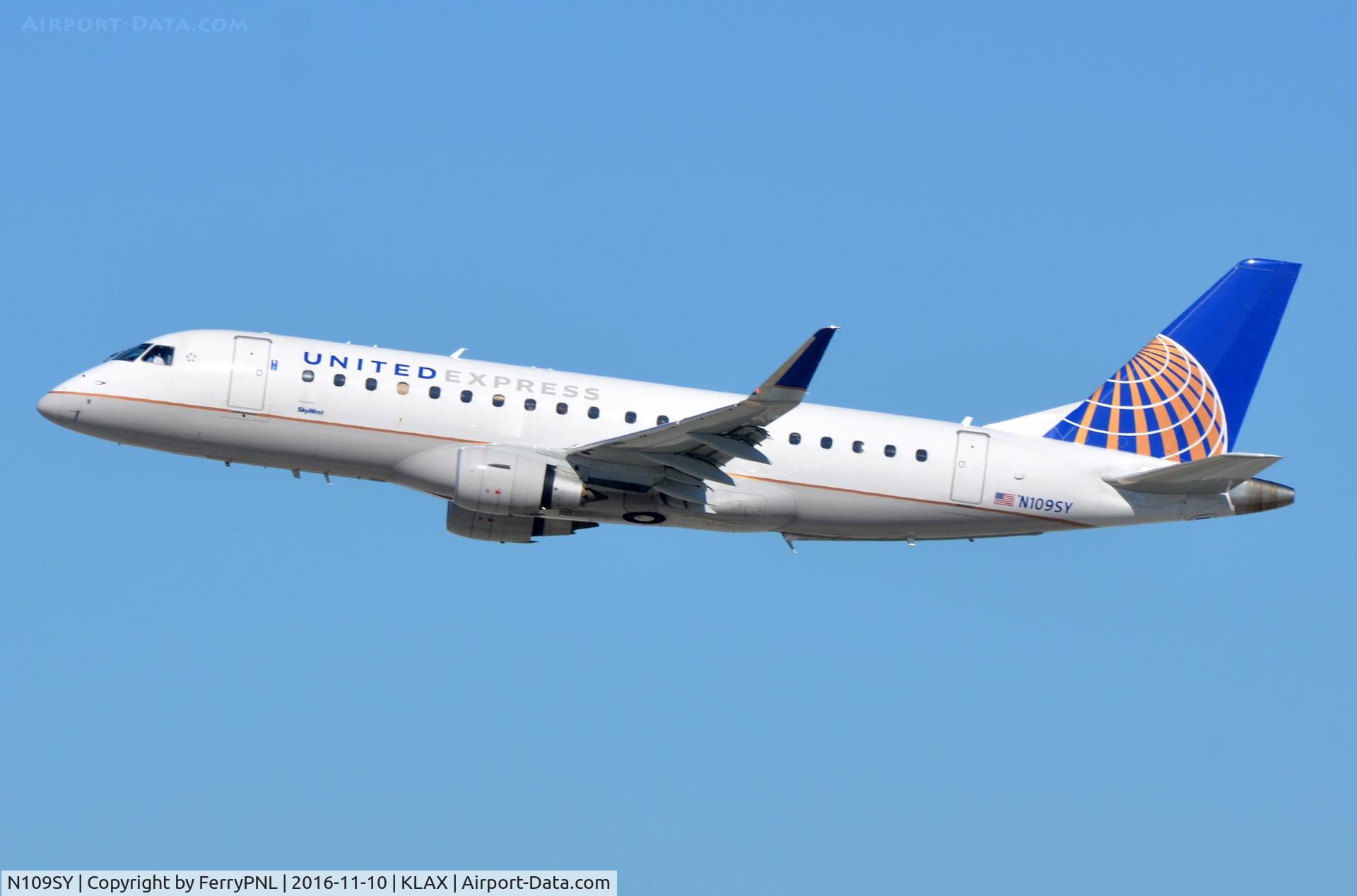 N109SY, 2014 Embraer 175LR (ERJ-170-200LR) C/N 17000402, United Express ERJ175