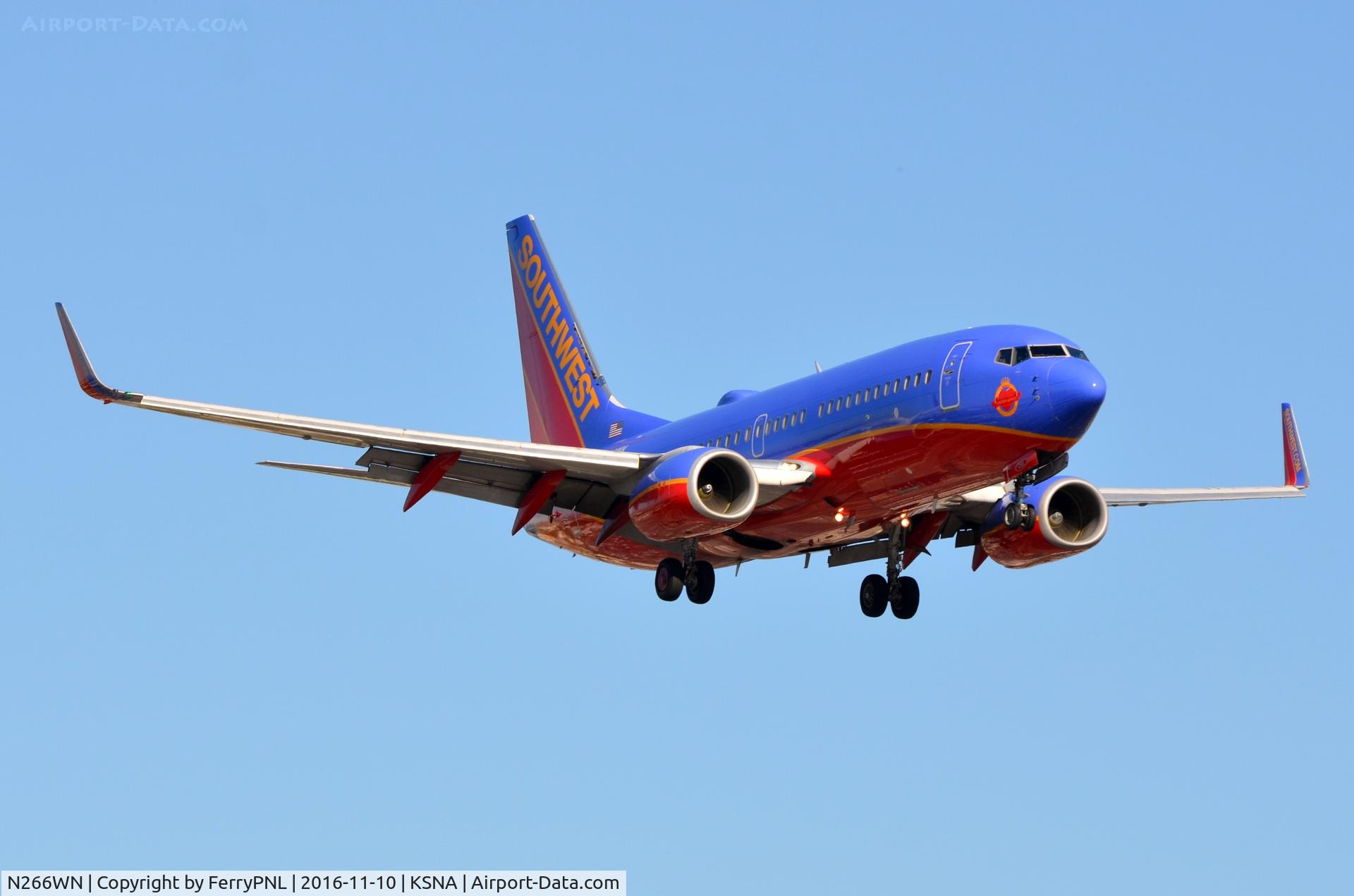 N266WN, 2007 Boeing 737-7H4 C/N 32523, Southwest B737 on finals for SNA