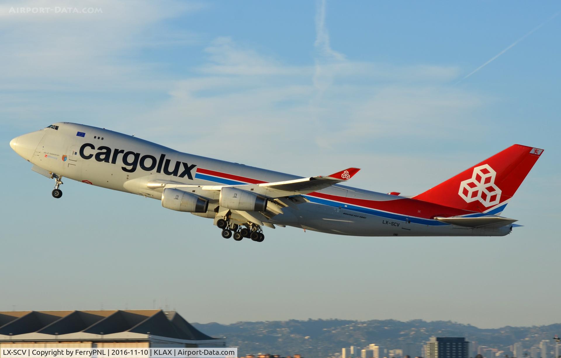 LX-SCV, 2001 Boeing 747-4R7F/SCD C/N 29733, Cargolux B744F departing LAX just before dawn.
