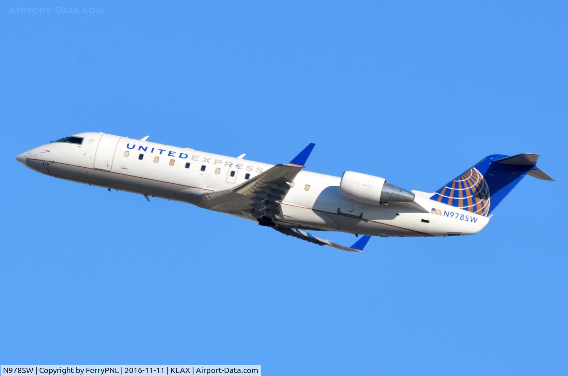 N978SW, 2004 Bombardier CRJ-200ER (CL-600-2B19) C/N 7953, United Express CL200