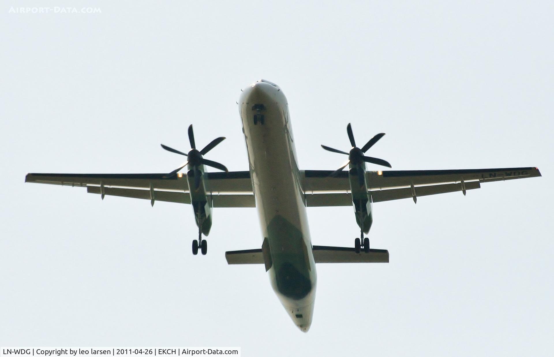 LN-WDG, 2009 Bombardier DHC-8-402 Dash 8 C/N 4266, Copenhagen 26.4.11