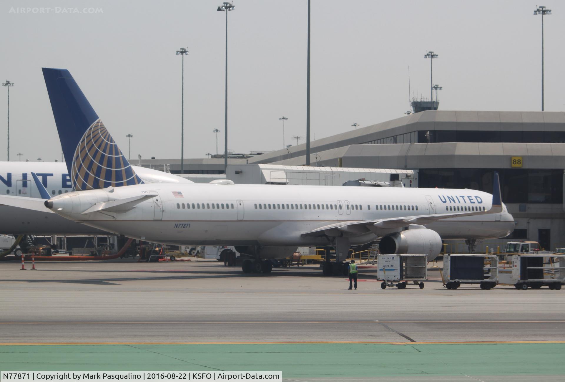 N77871, 2003 Boeing 757-33N C/N 33526, Boeing 757-300