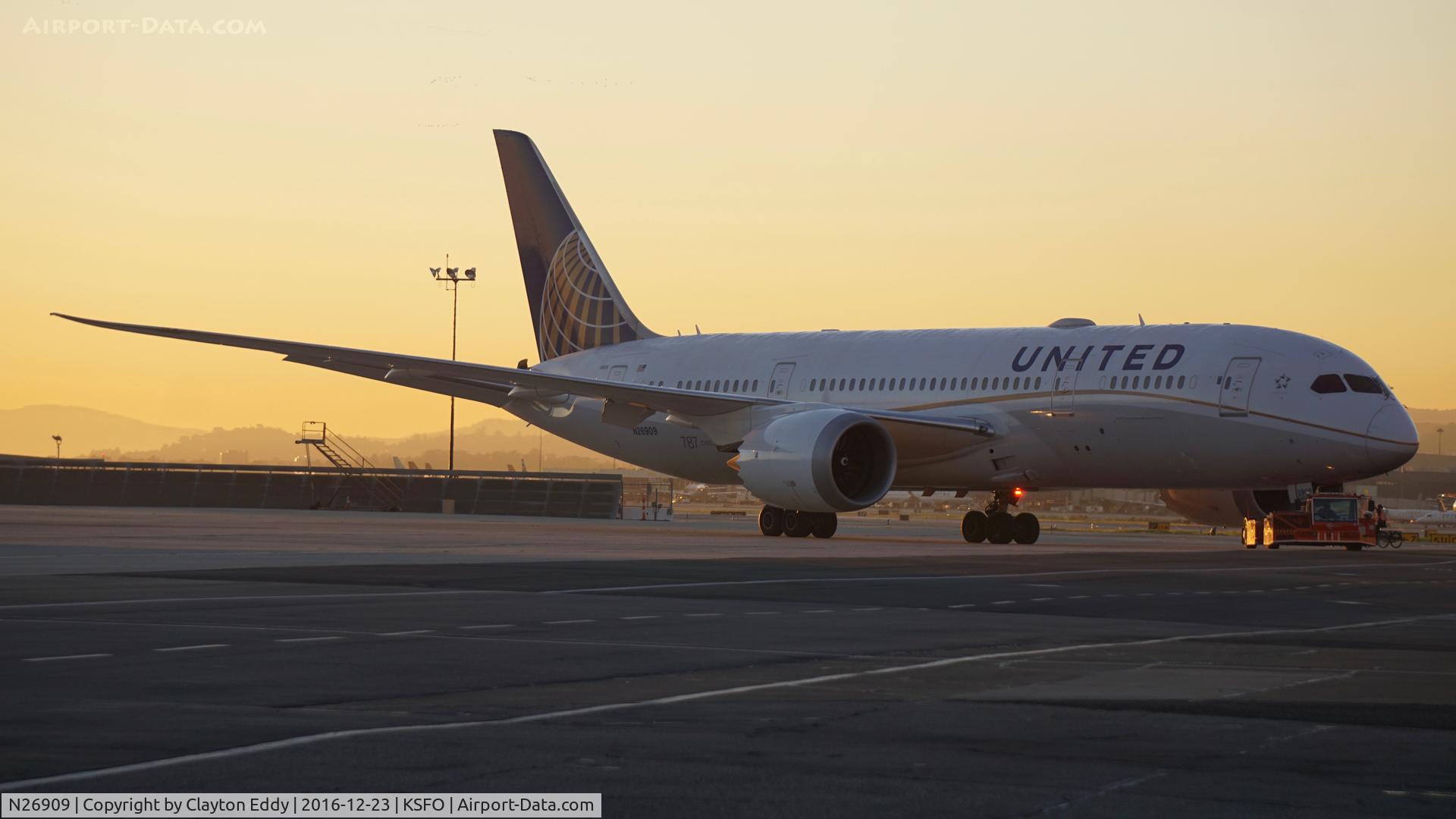 N26909, 2013 Boeing 787-8 Dreamliner C/N 34827, SFO 2016