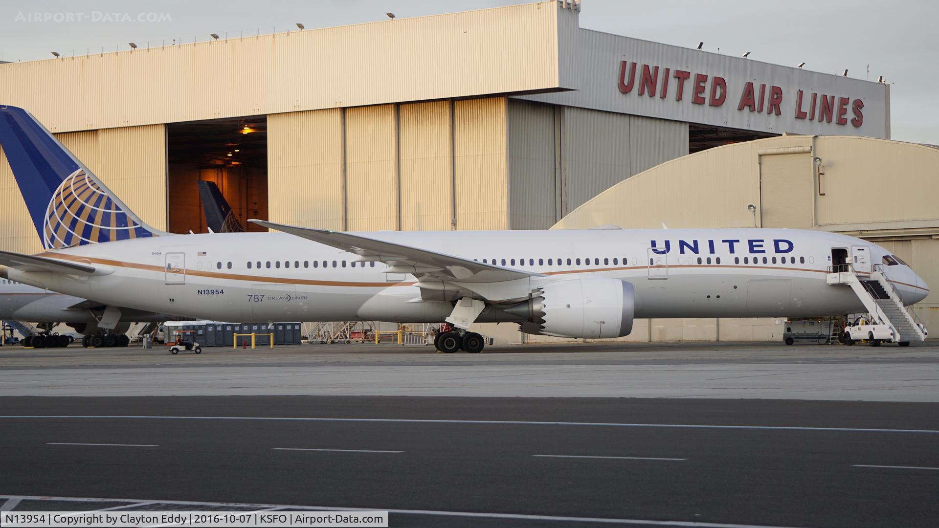 N13954, 2015 Boeing 787-9 Dreamliner C/N 36405, SFO 2016