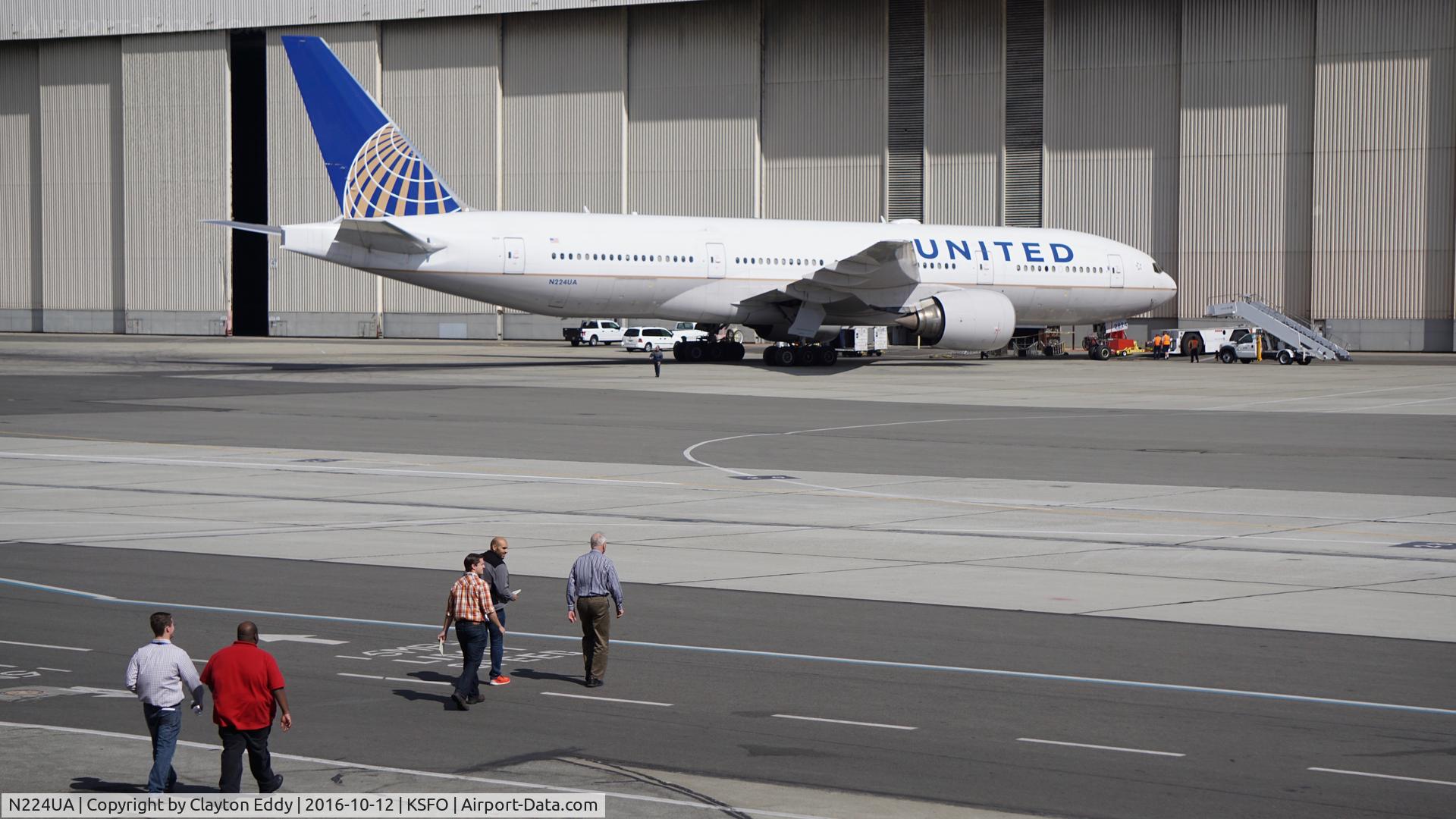 N224UA, 2001 Boeing 777-222 C/N 30225, SFO 2016