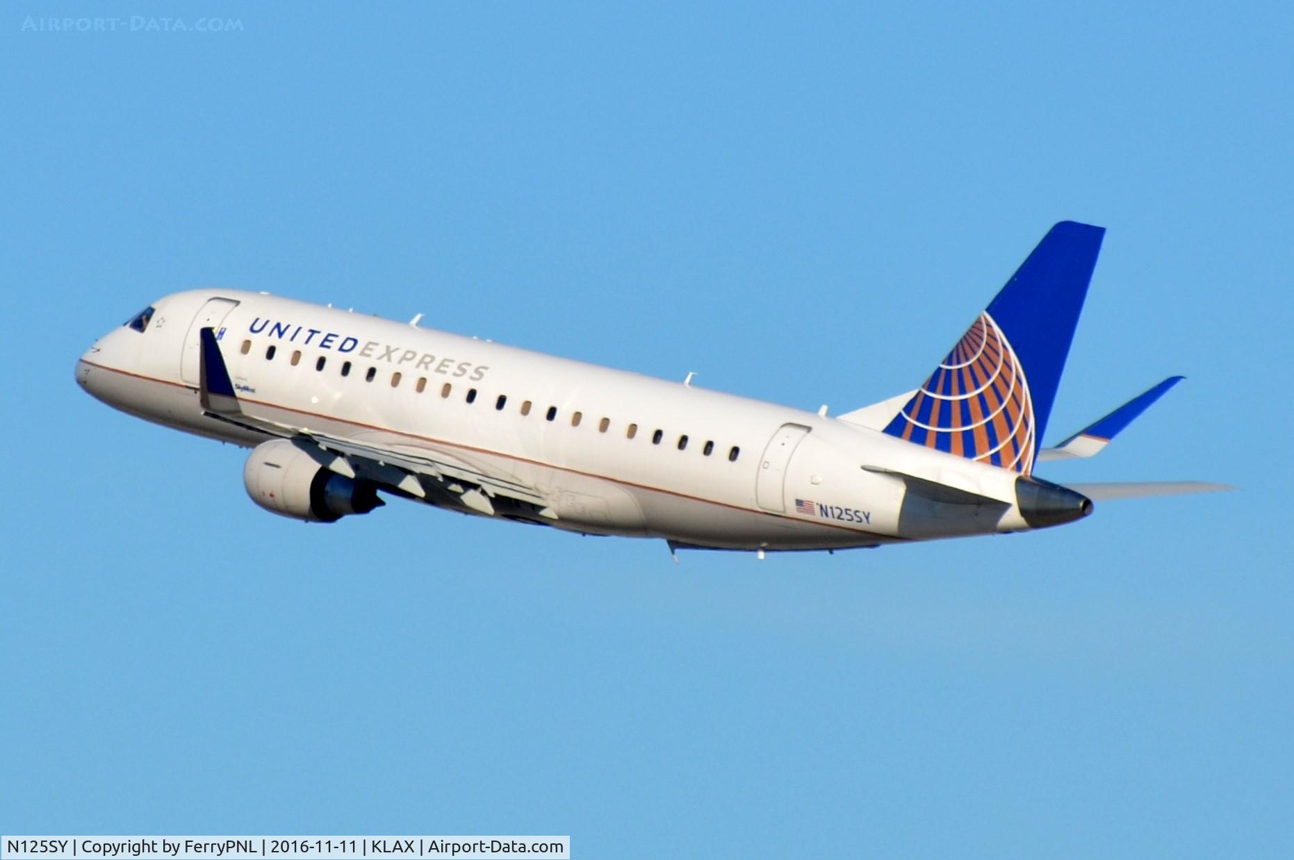 N125SY, 2014 Embraer 175LR (ERJ-170-200LR) C/N 17000440, United Express ERJ175 climbing out.