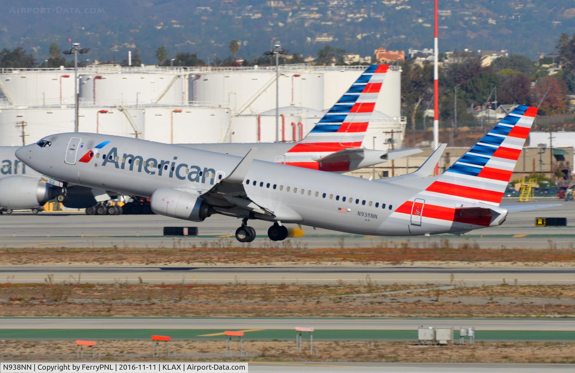 N938NN, 2013 Boeing 737-823 C/N 33490, American B738 lifting off