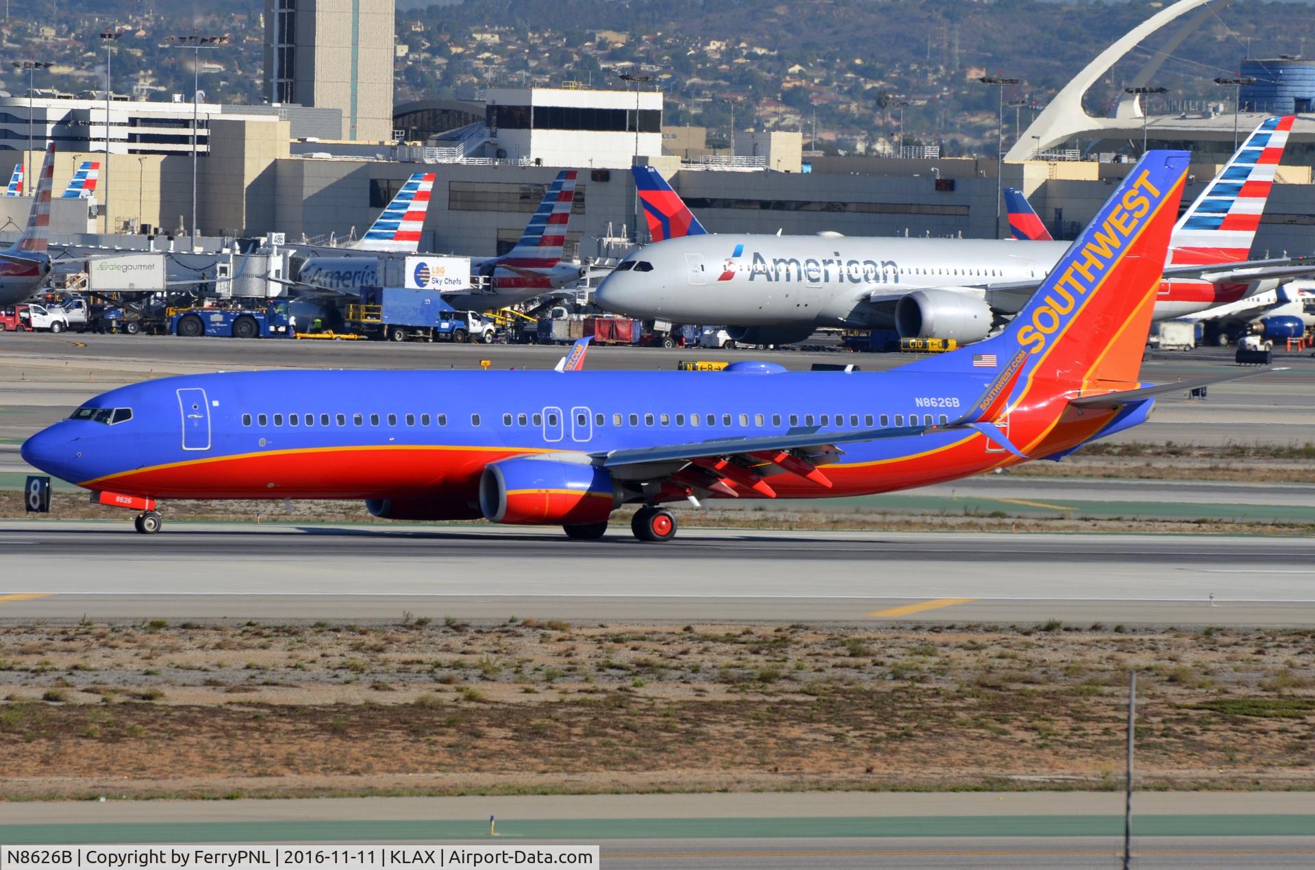 N8626B, 2014 Boeing 737-8H4 C/N 36894, Southwest B738 vacating the runway