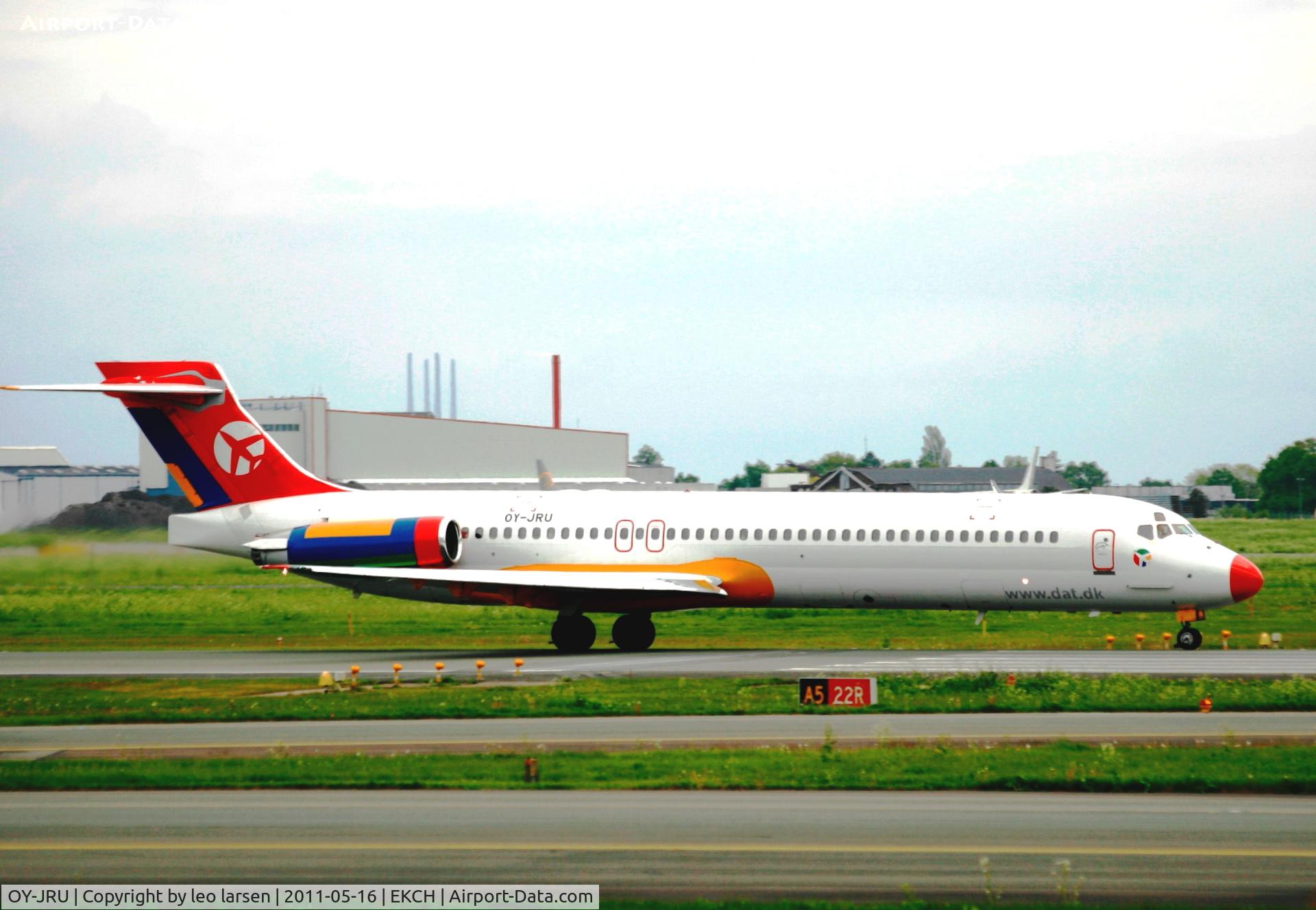 OY-JRU, 1987 McDonnell Douglas MD-87 (DC-9-87) C/N 49403, Copenhagen 16.5.11