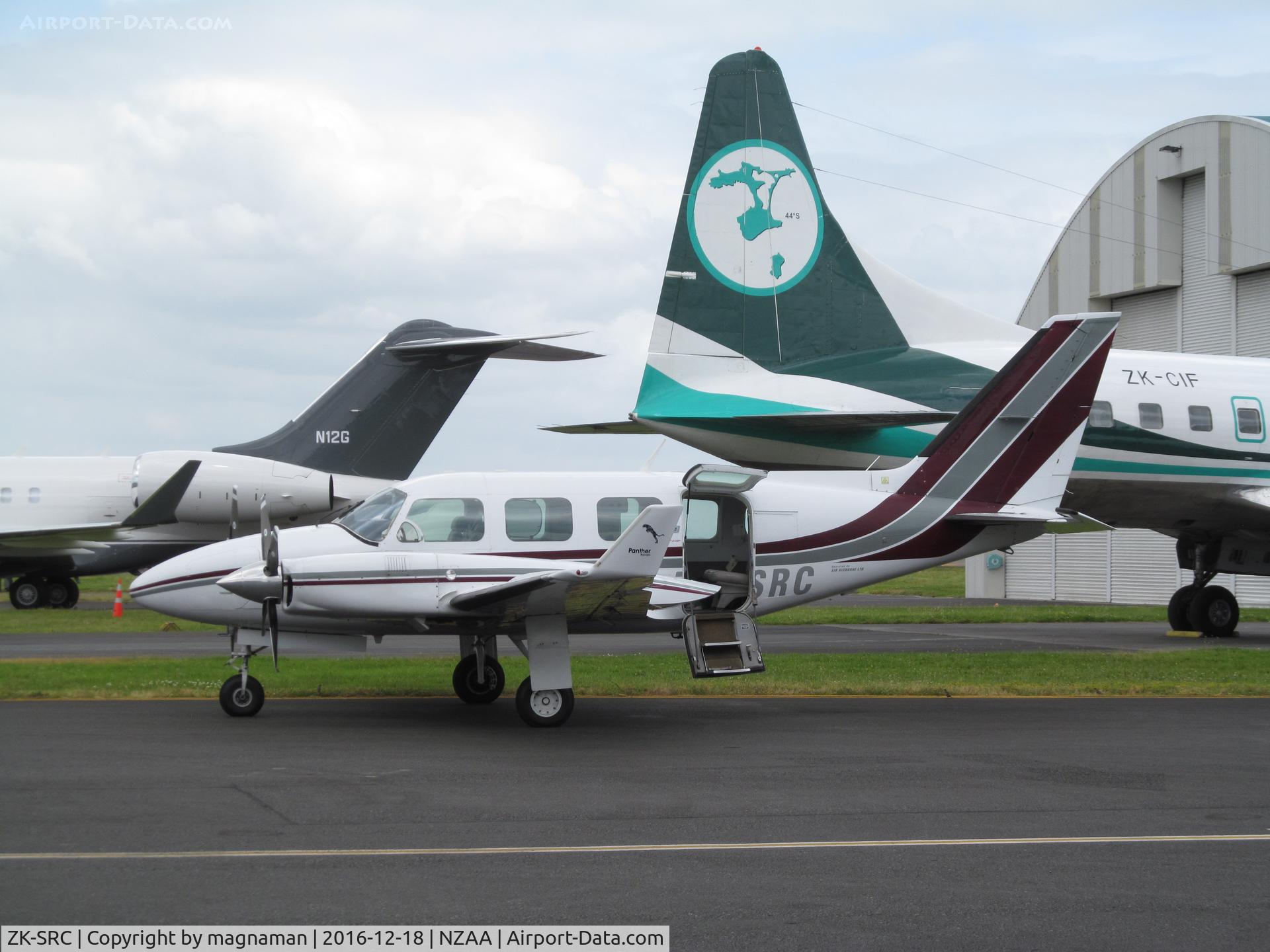 ZK-SRC, 1977 Piper PA-31-325 Navajo C/R C/N 31-7712075, local taxi