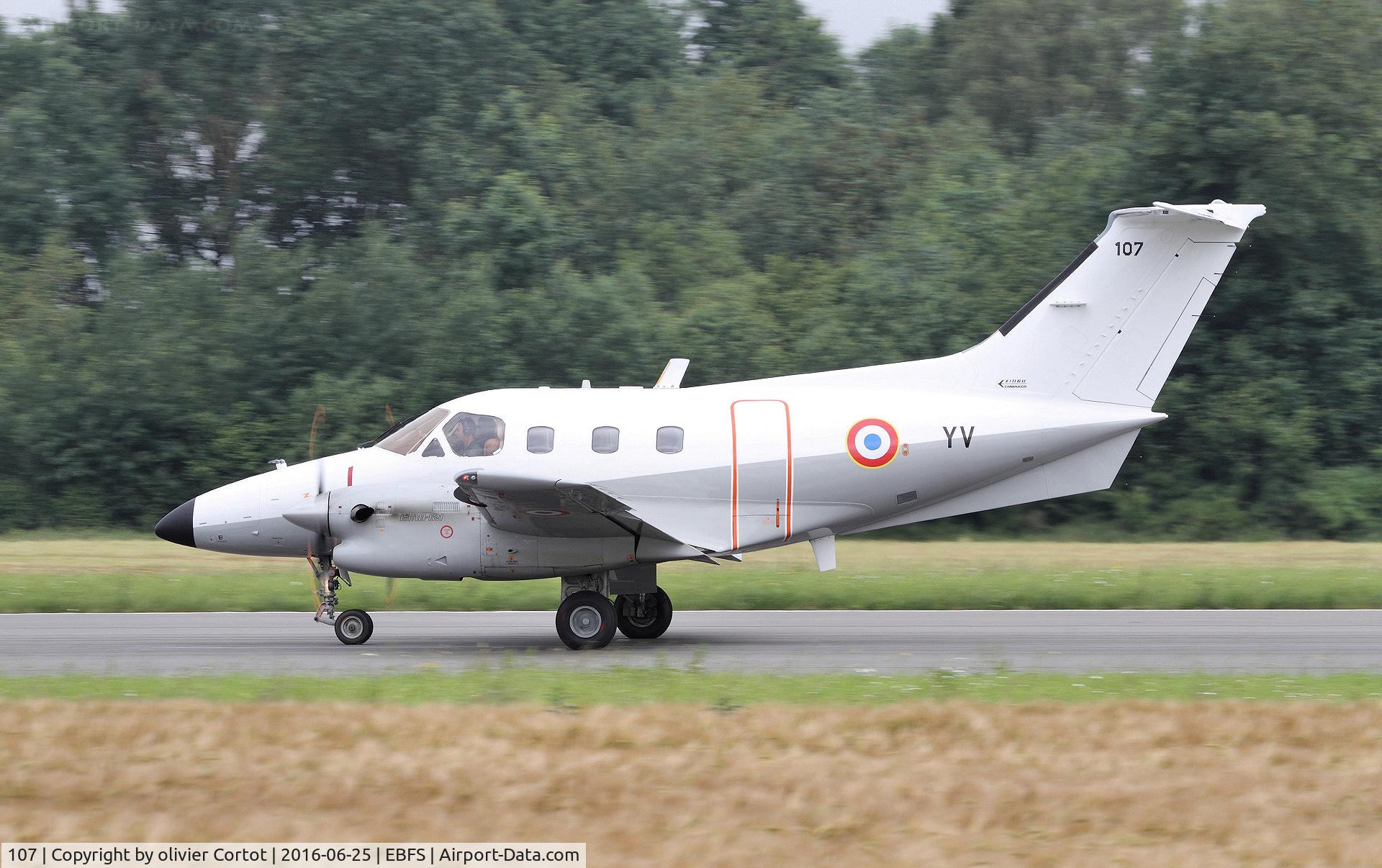 107, Embraer EMB-121AA Xingu C/N 121107, landing at Florennes