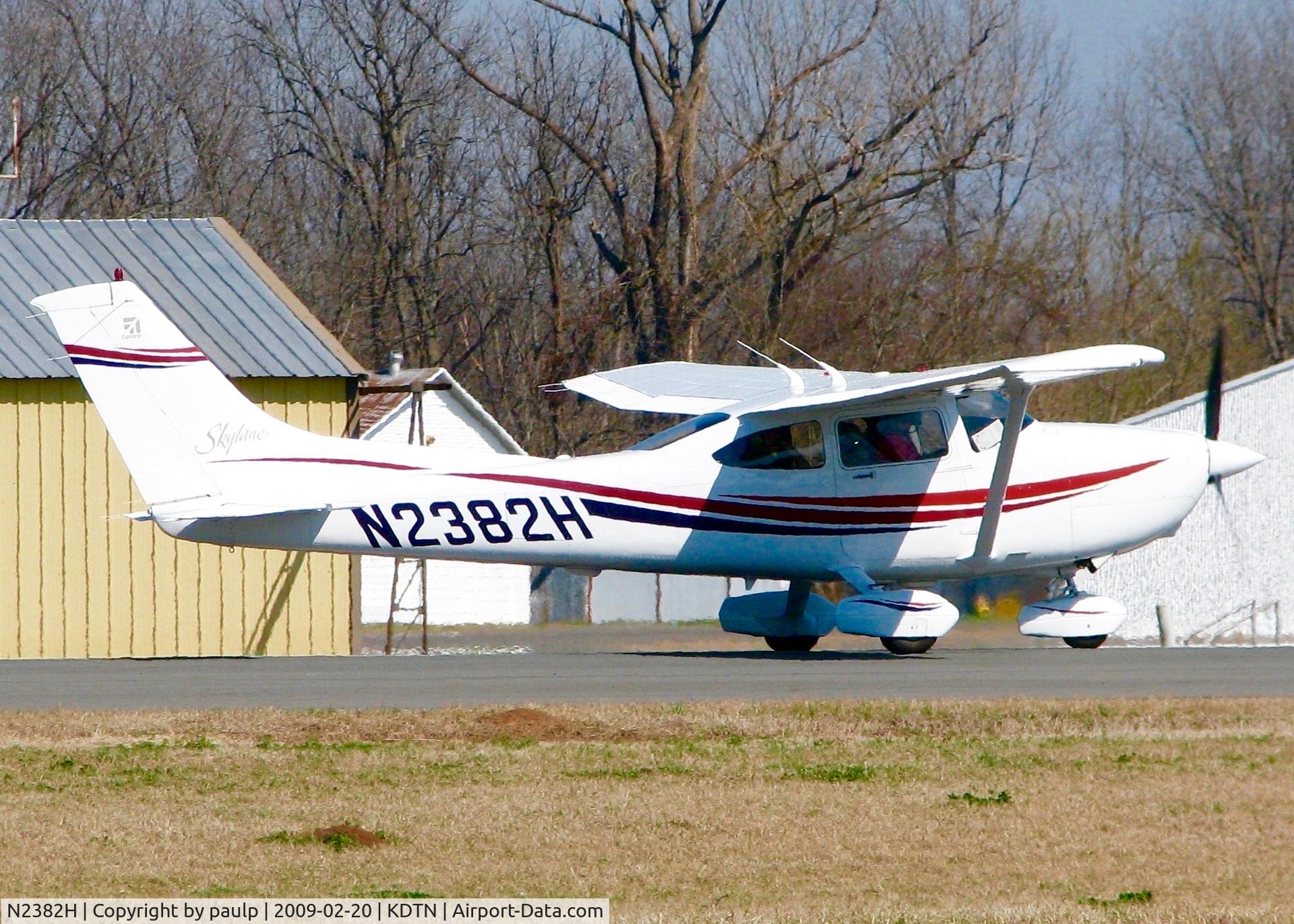 N2382H, 1999 Cessna 182S Skylane C/N 18280473, At Downtown Shreveport.