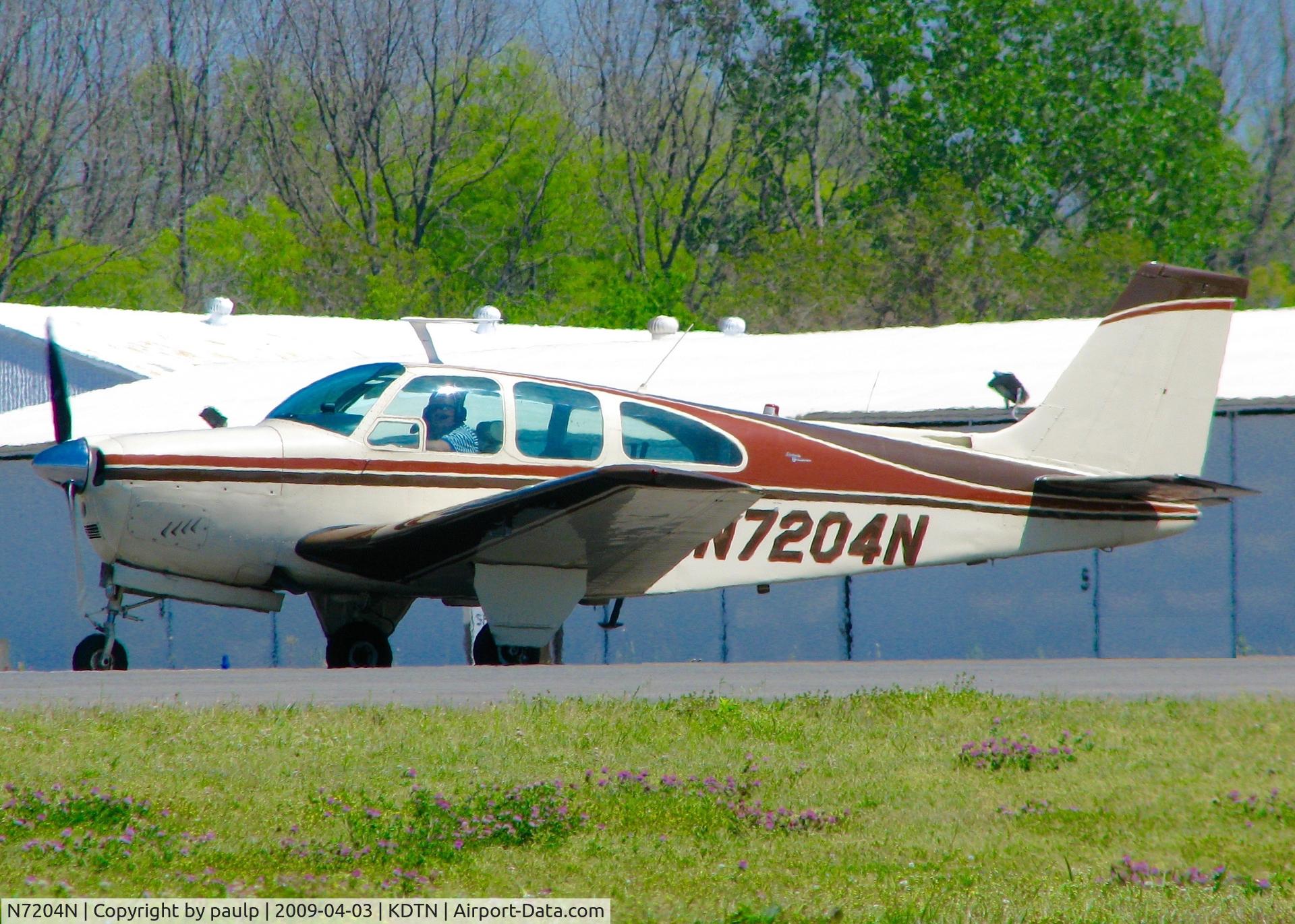 N7204N, 1968 Beech E33 Bonanza C/N CD-1152, At Downtown Shreveport.