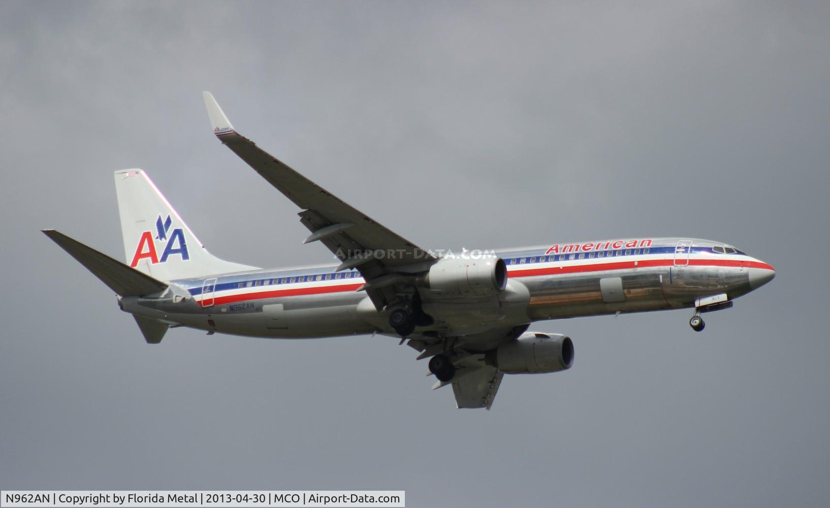 N962AN, 2001 Boeing 737-823 C/N 30858, American