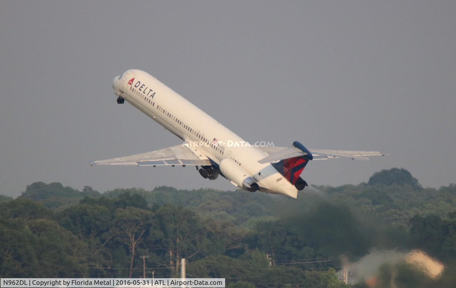 N962DL, 1990 McDonnell Douglas MD-88 C/N 49981, Delta