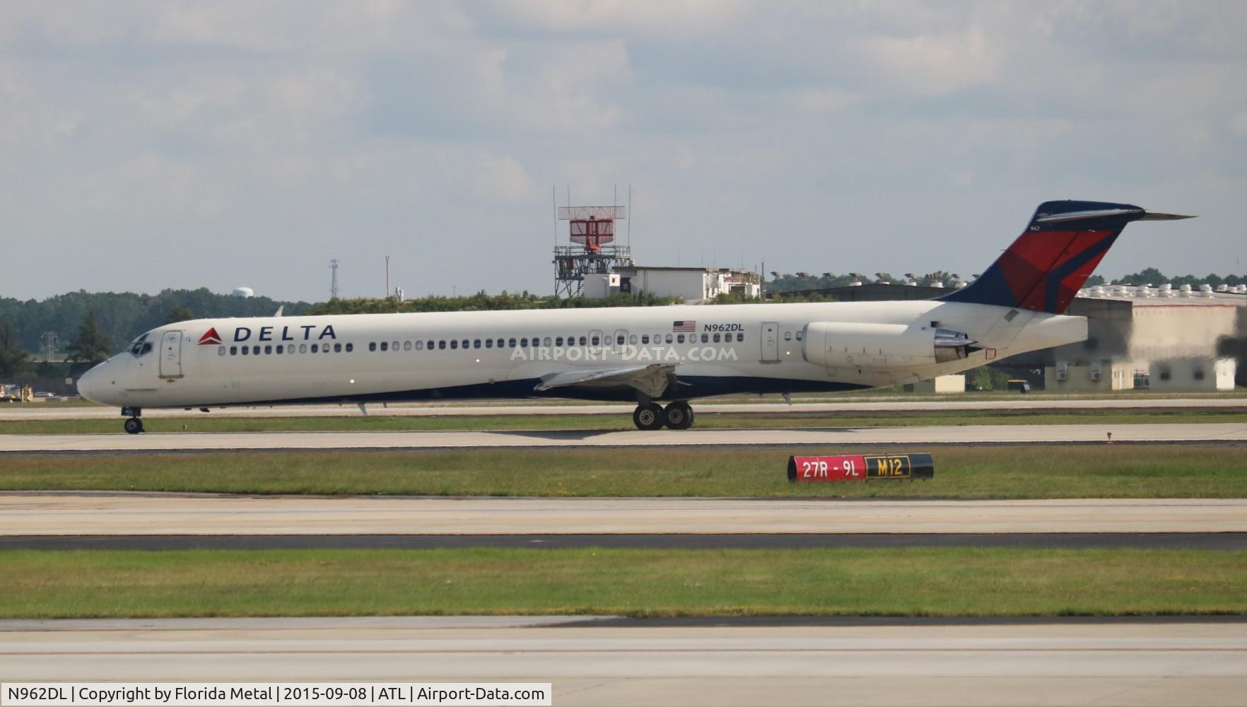 N962DL, 1990 McDonnell Douglas MD-88 C/N 49981, Delta