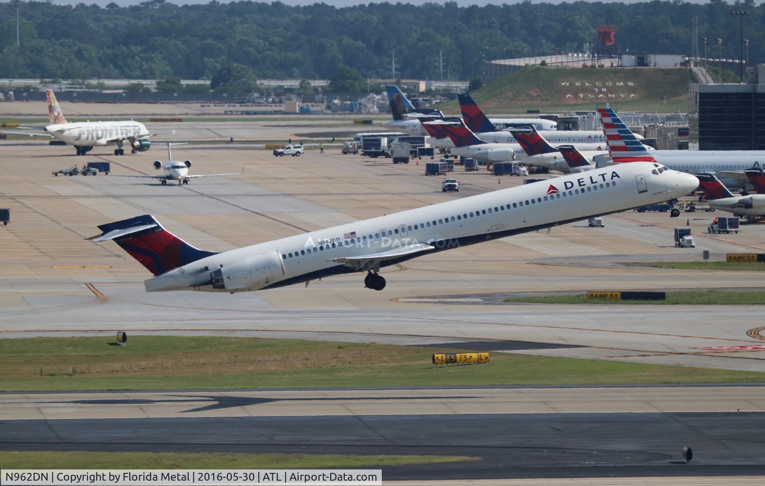 N962DN, McDonnell Douglas MD-90-30 C/N 53532, Delta