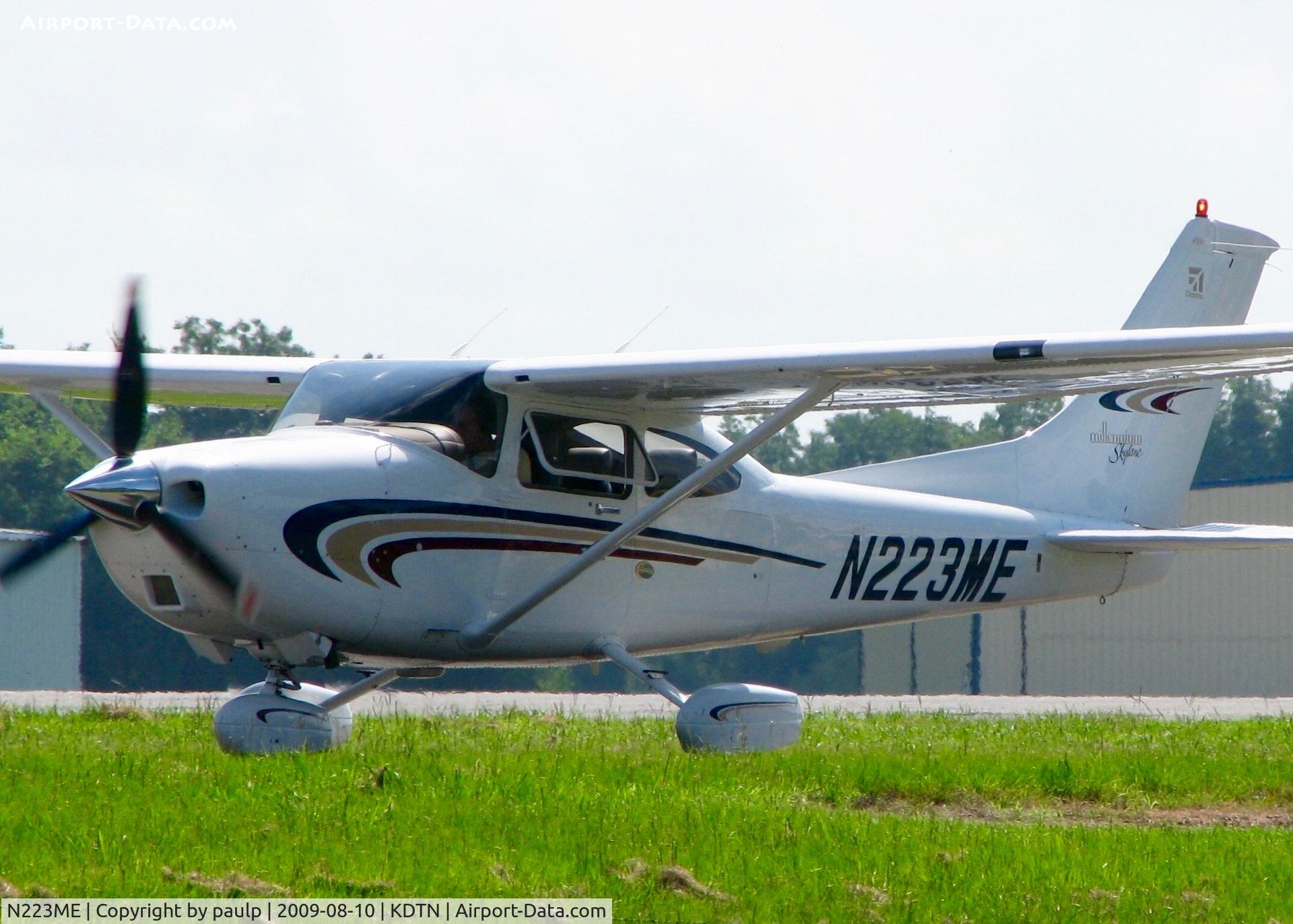 N223ME, 2000 Cessna 182S Skylane C/N 18280746, At Downtown Shreveport.