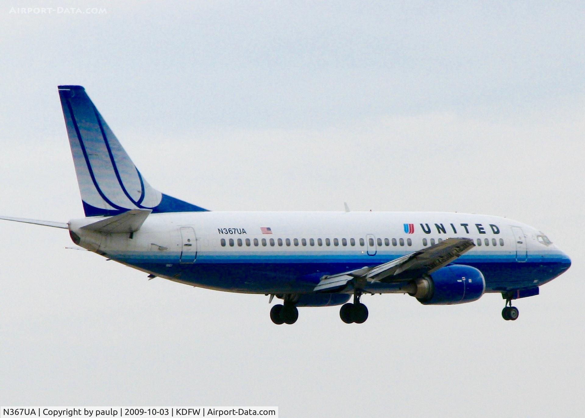 N367UA, 1989 Boeing 737-322 C/N 24536, At DFW.