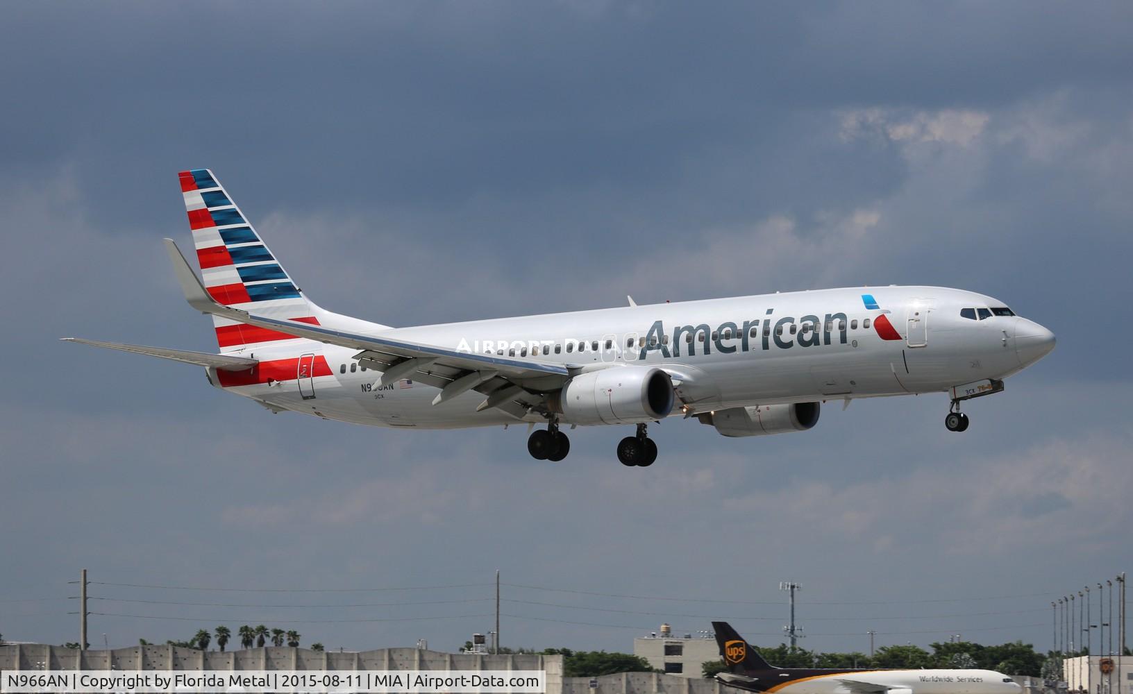 N966AN, 2001 Boeing 737-823 C/N 30094, American