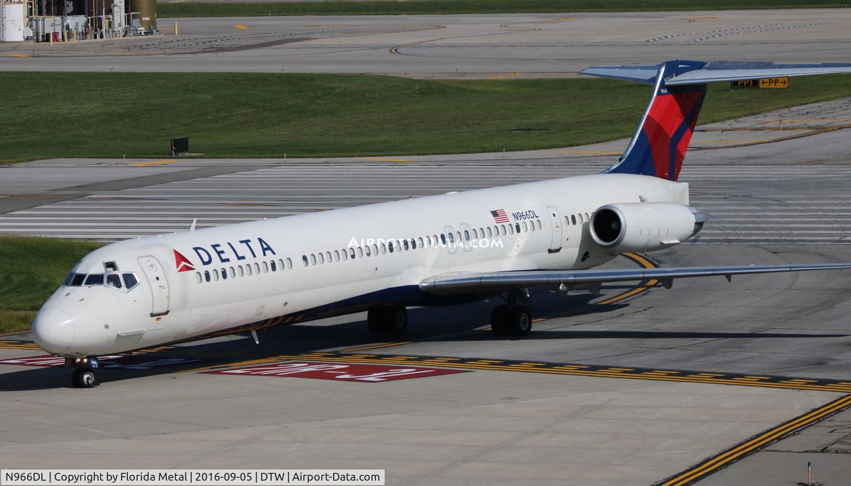 N966DL, 1990 McDonnell Douglas MD-88 C/N 53115, Delta