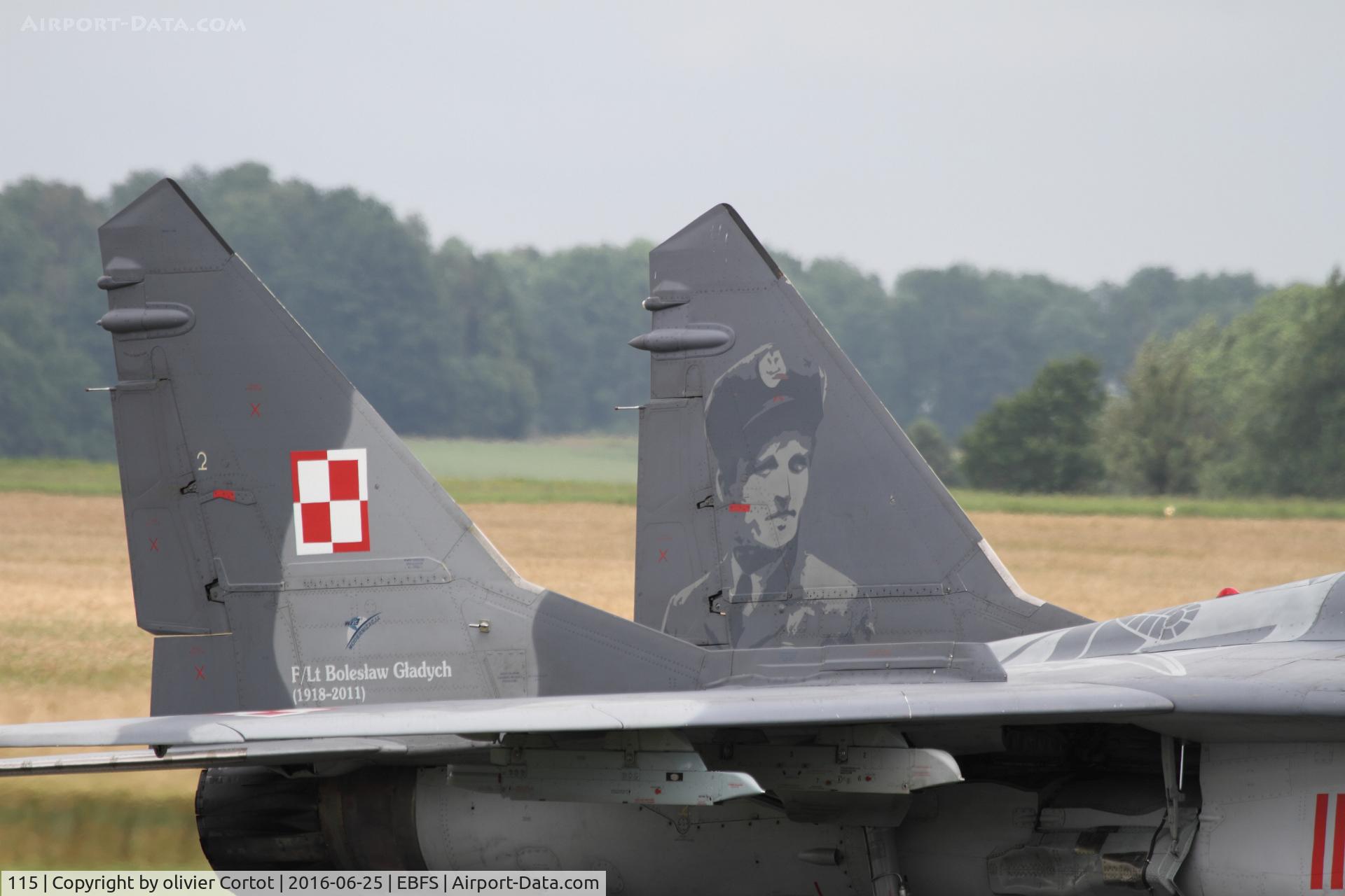 115, Mikoyan-Gurevich MiG-29A C/N 2960535115/4503, tail art detail