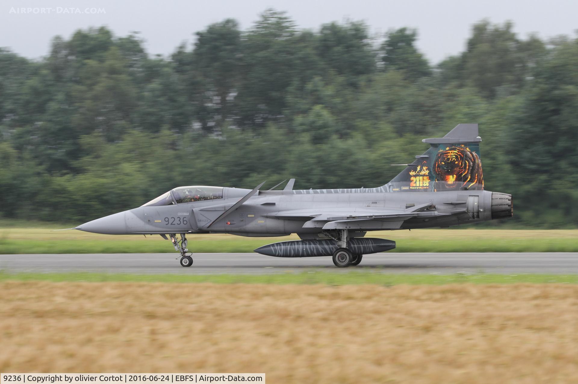 9236, Saab JAS-39C Gripen C/N 39236, landing at Florennes