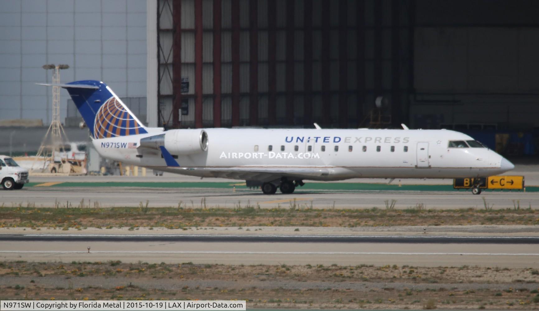 N971SW, 2004 Canadair CL-600-2B19 Regional Jet CRJ-200LR C/N 7947, United Express