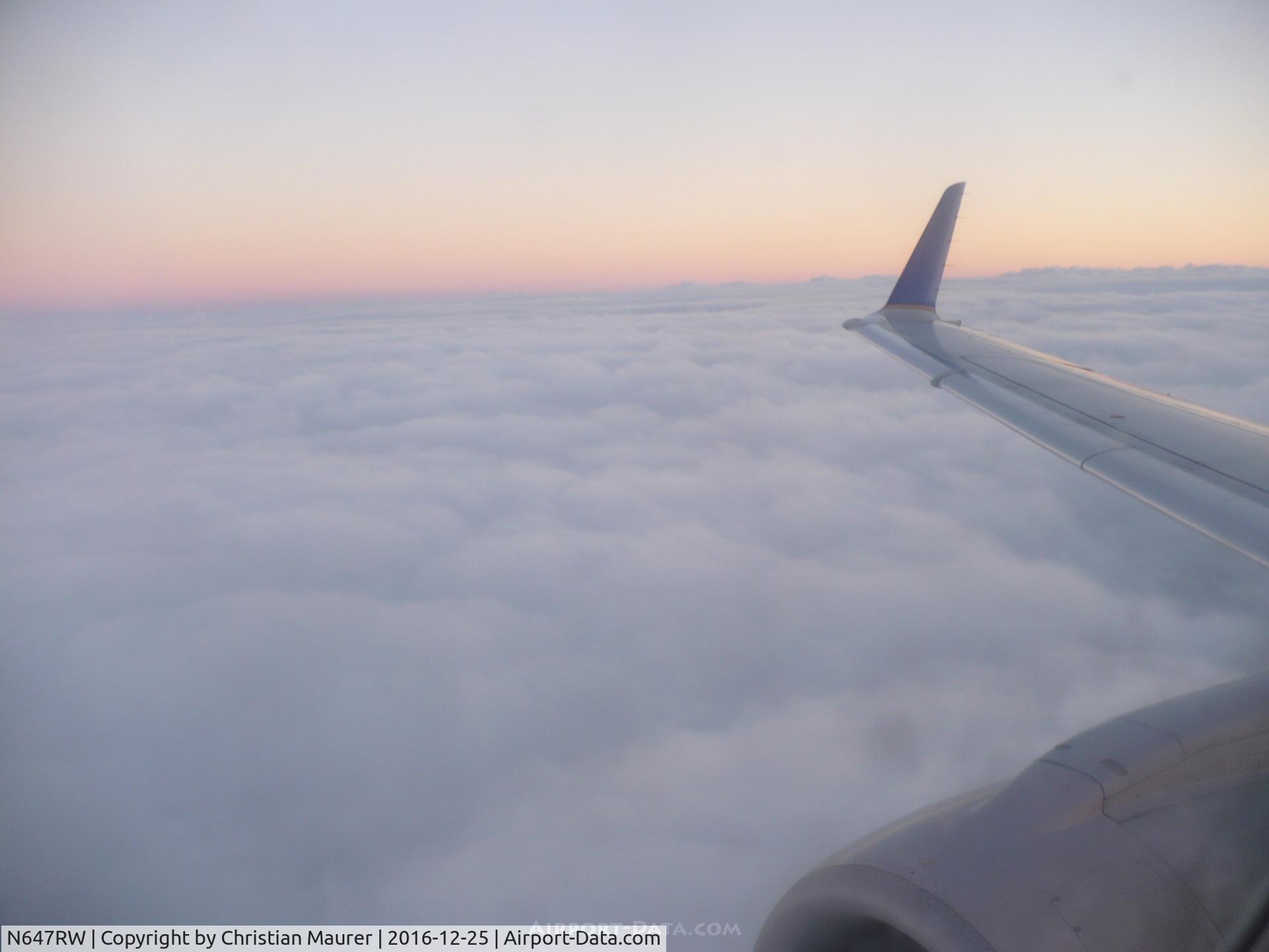 N647RW, 2005 Embraer 170SE (ERJ-170-100SE) C/N 17000067, Flying the ERJ170SE in seat 2A down to Houston