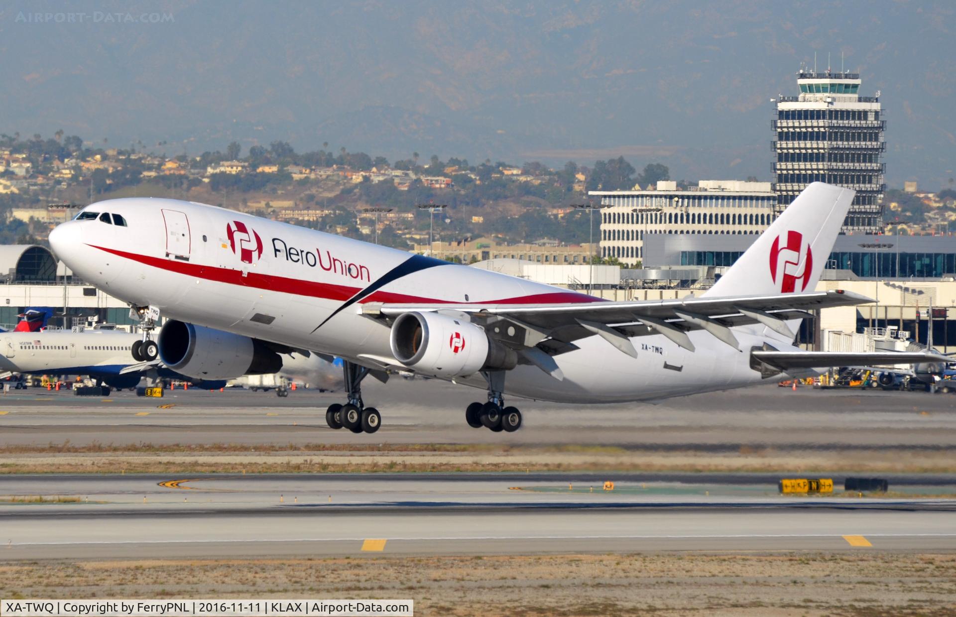 XA-TWQ, Airbus A300B4-203(F) C/N 045, Aero Union A300F lifting-off.