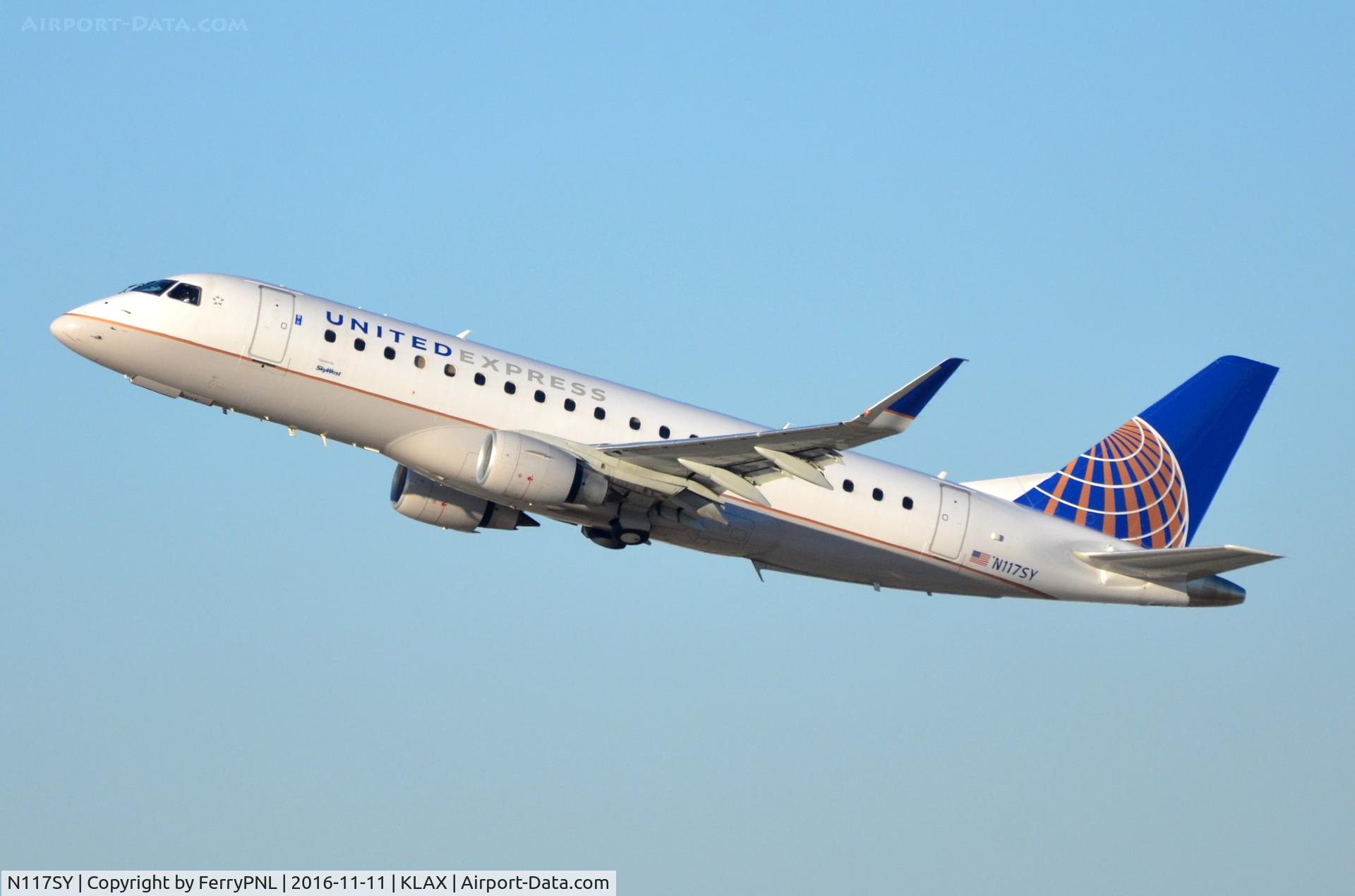N117SY, 2014 Embraer 175LR (ERJ-170-200LR) C/N 17000416, United Express ERJ175 climbing out