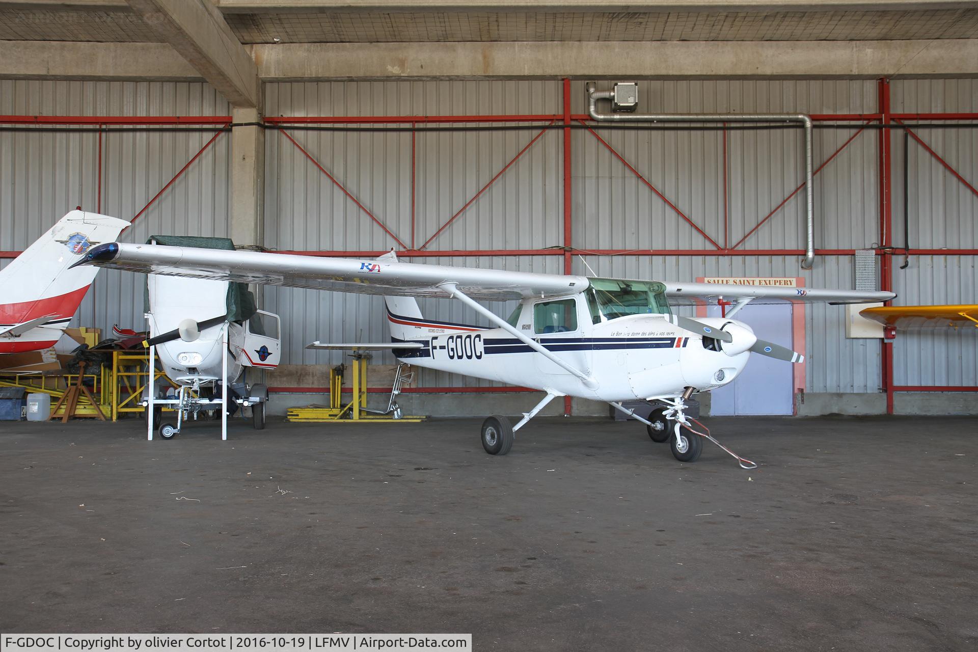 F-GDOC, Reims F152 C/N 1926, friendly staff in this airport