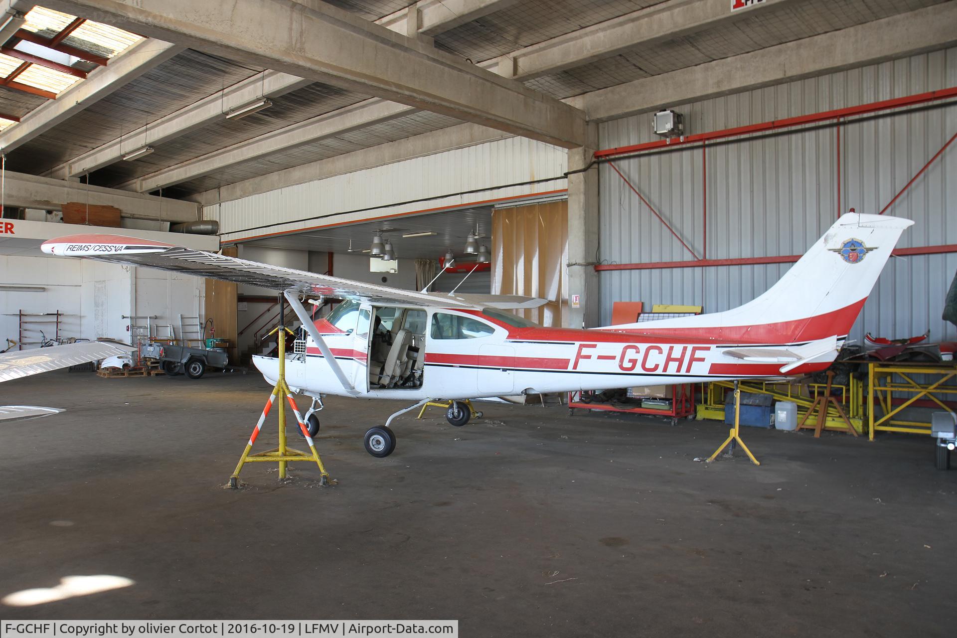 F-GCHF, Reims FR182 C/N 0044, maintenance at Avignon airport