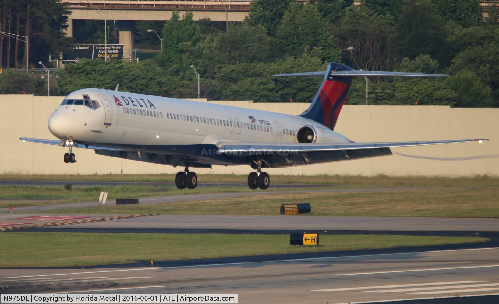 N975DL, 1991 McDonnell Douglas MD-88 C/N 53243, Delta