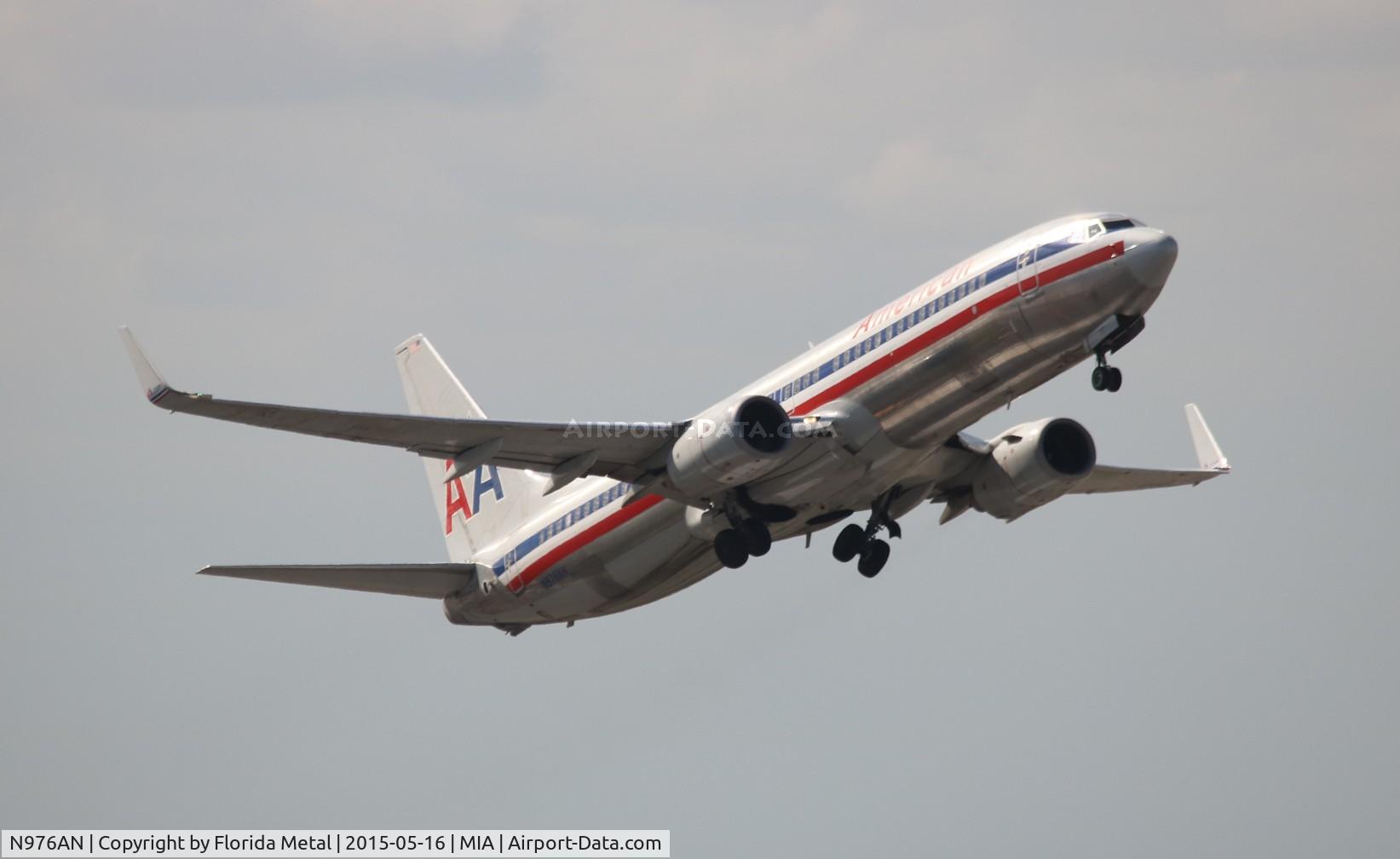 N976AN, 2001 Boeing 737-823 C/N 30099, American