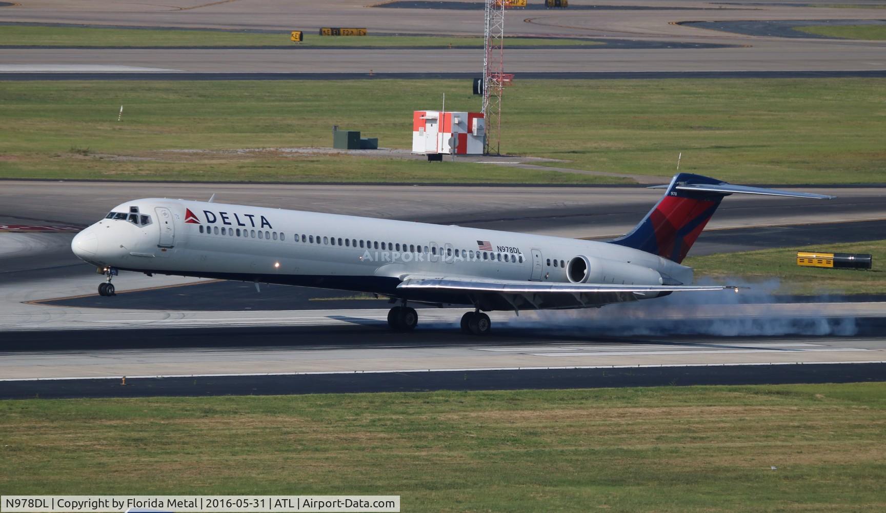 N978DL, 1991 McDonnell Douglas MD-88 C/N 53259, Delta