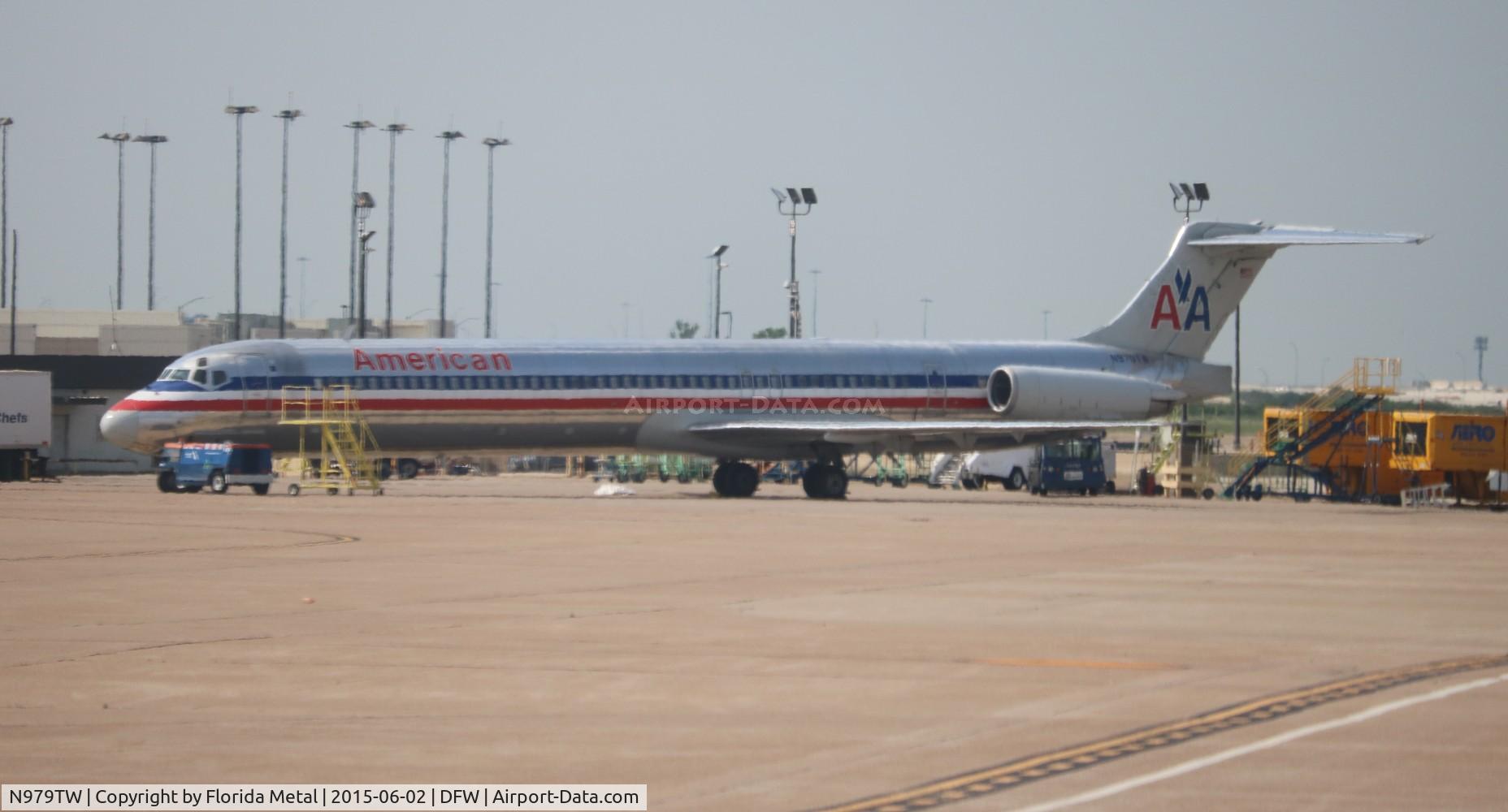 N979TW, 1999 McDonnell Douglas MD-83 (DC-9-83) C/N 53629, American