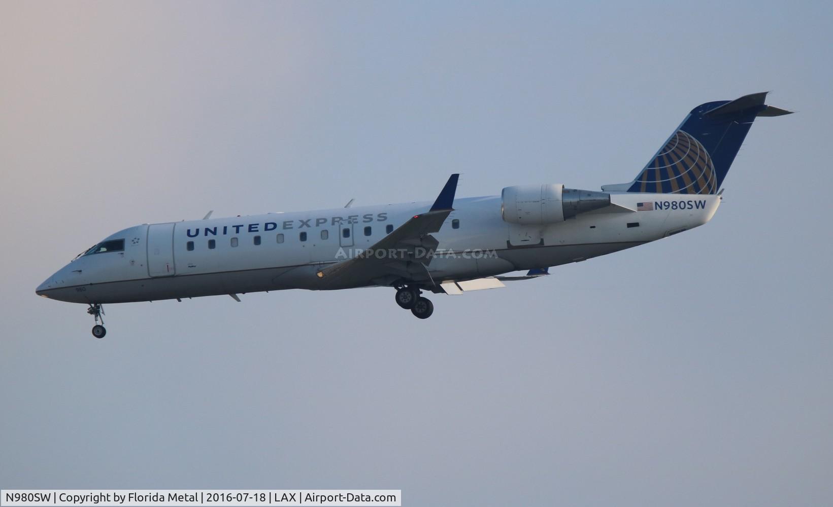 N980SW, 2004 Bombardier CRJ-200ER (CL-600-2B19) C/N 7955, United Express