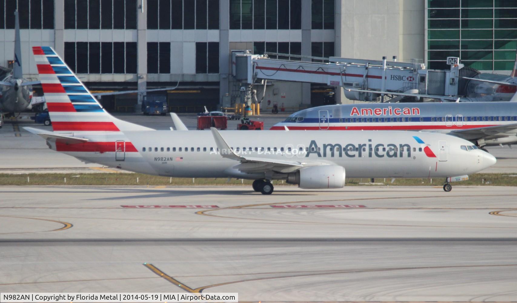 N982AN, 2009 Boeing 737-823 C/N 31067, American