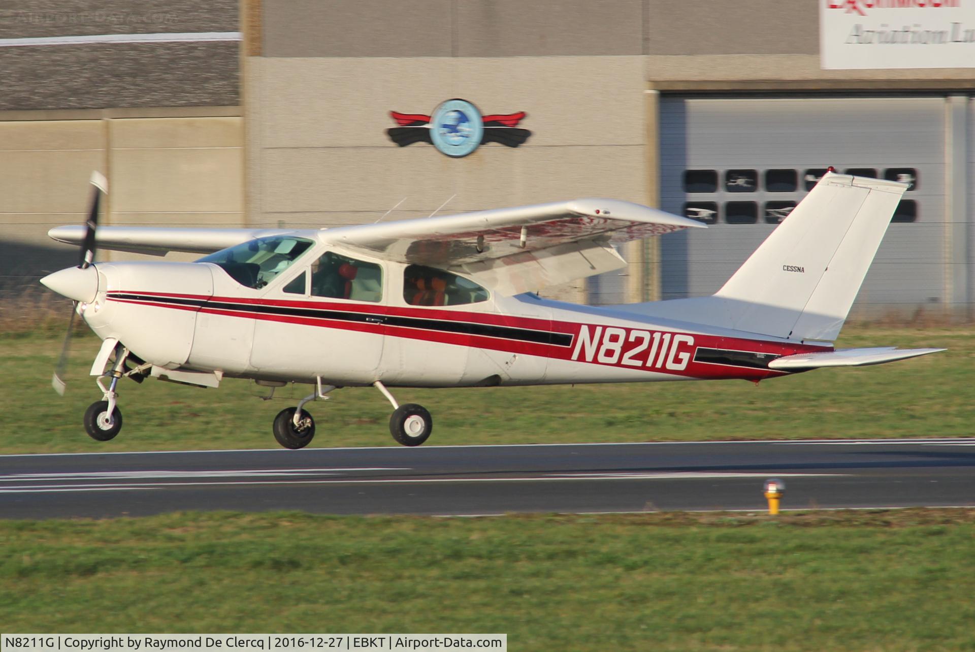 N8211G, 1971 Cessna 177RG Cardinal C/N 177RG0111, Landing at Wevelgem.