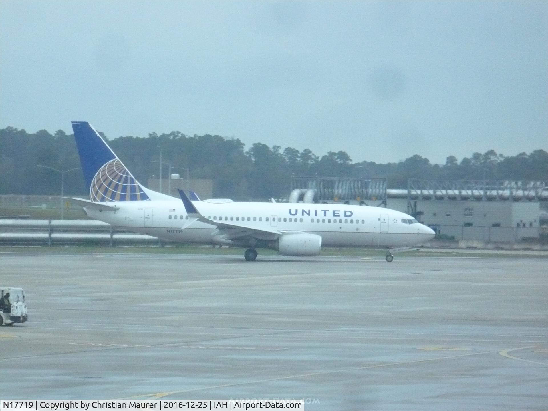 N17719, 1999 Boeing 737-724 C/N 28938, Boeing 737-724S