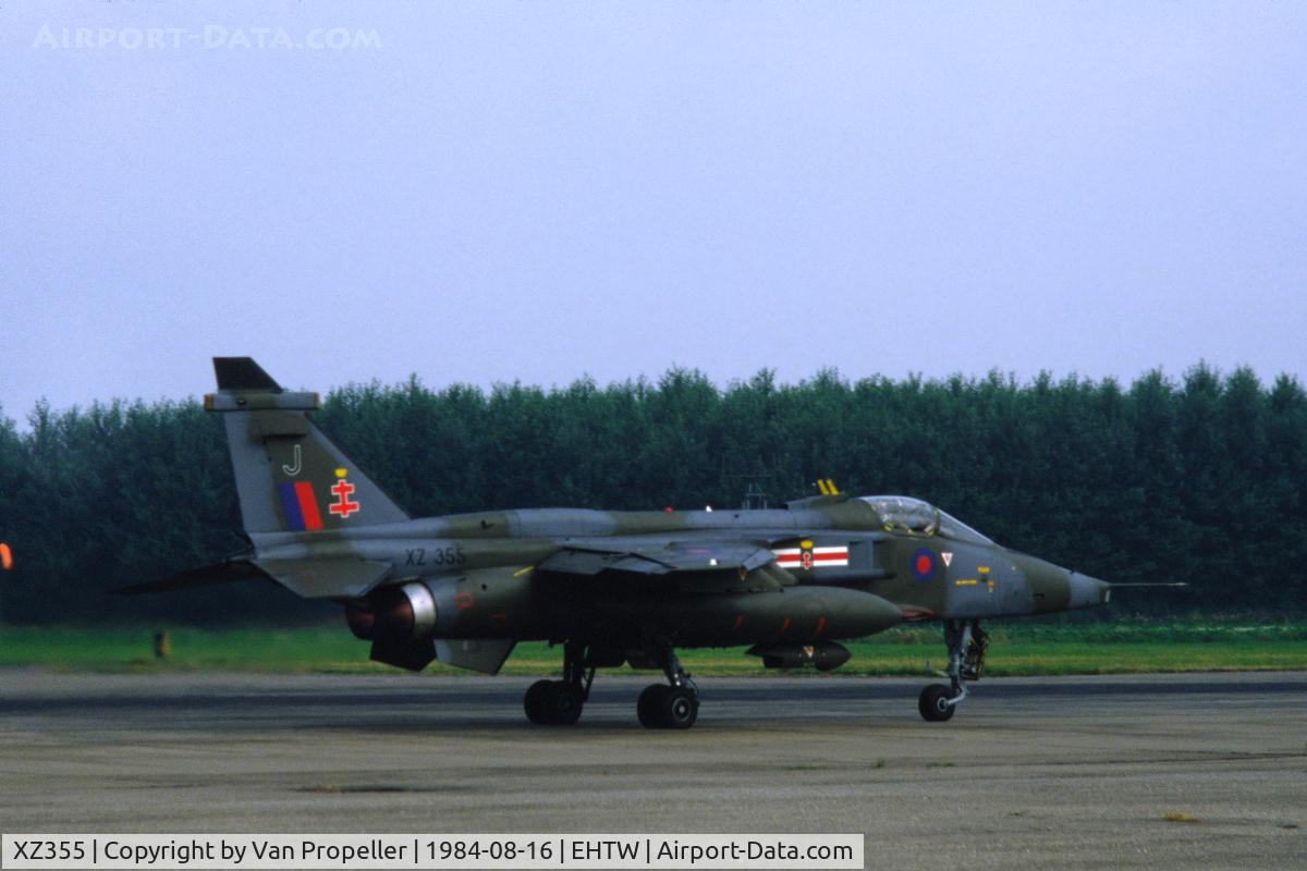 XZ355, 1976 Sepecat Jaguar GR.1 C/N S.122, Royal Air Force 41 sqn Jaguar GR.1 taking off from Twente air base, the Netherlands, 1984